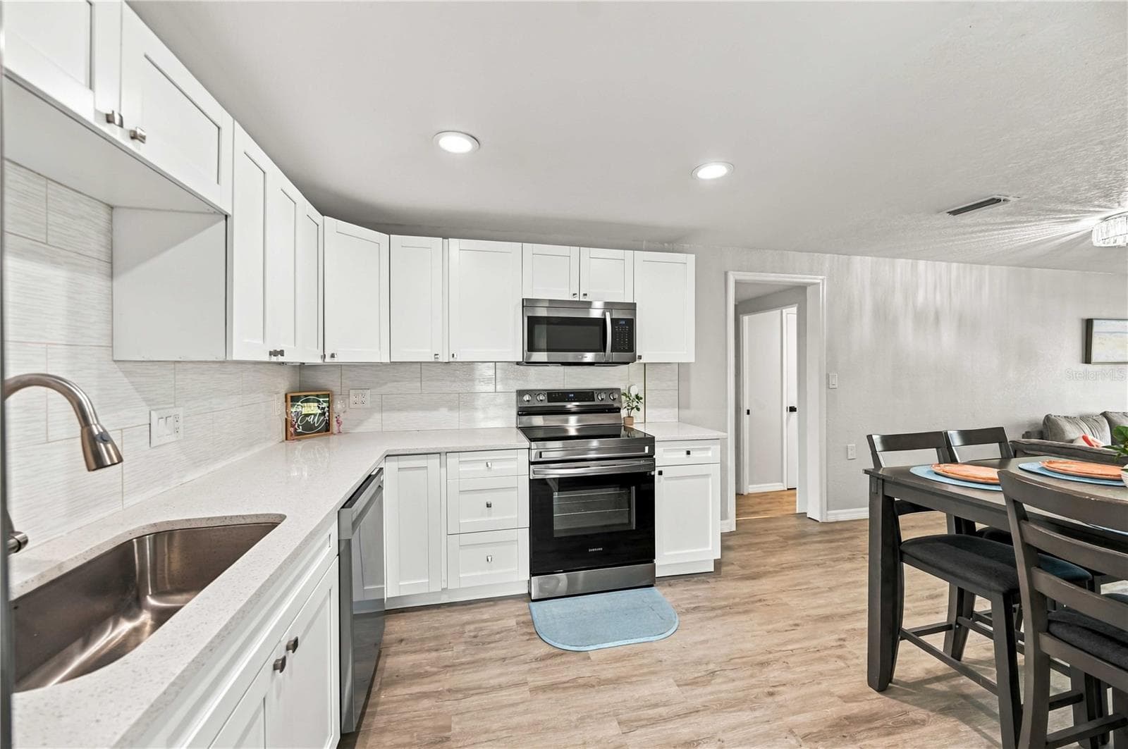Single Family Residence at 123 VIRGINIA CT, ENGLEWOOD, photo 13 of 36