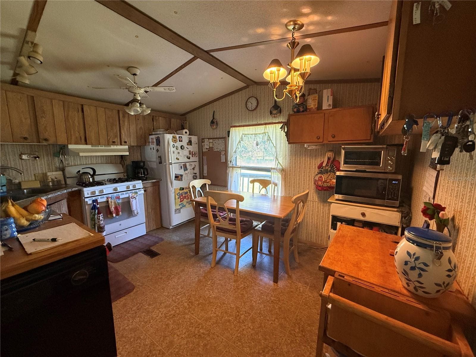 kitchen - 1844 PAPAYA ST, BUNNELL