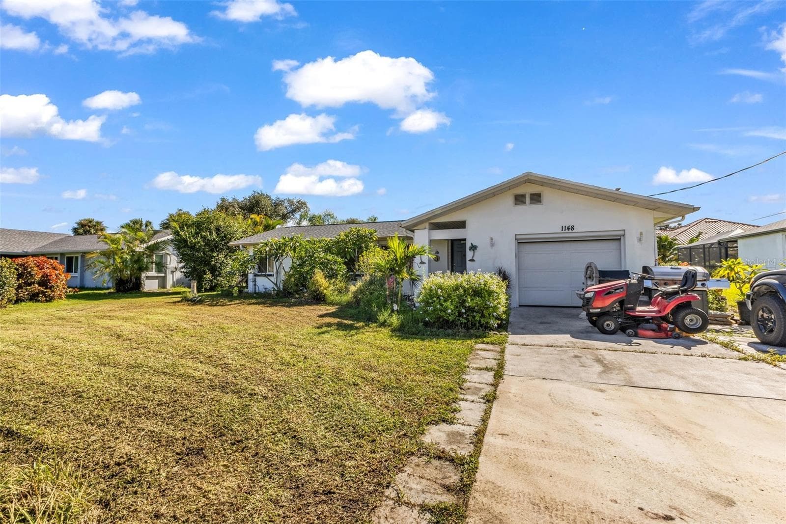 1148 LYLE ST