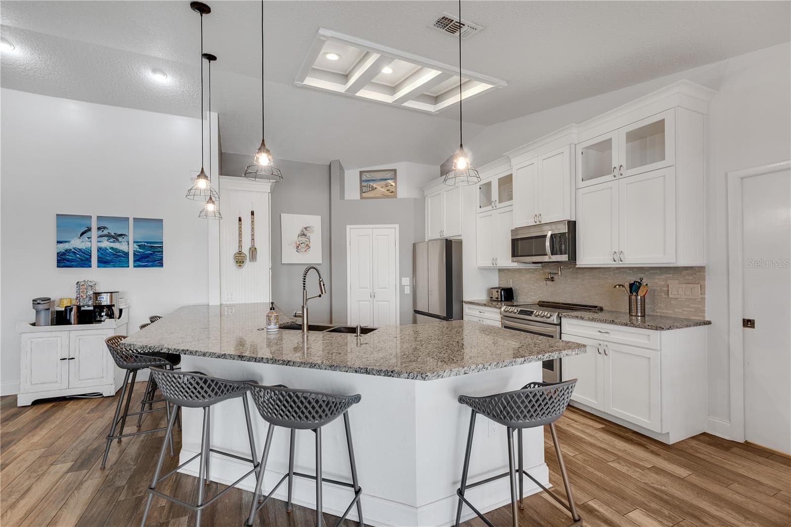 Custom cabinetry with crown molding and two glass display fronts and granite countertops set the tone for this show stopping kitchen. - 743 KINGSTON CT, APOLLO BEACH