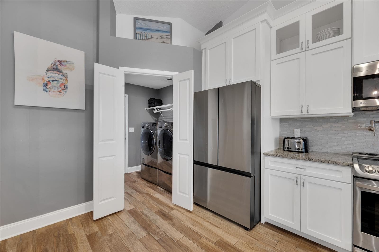 The double doors in the kitchen open to an inside laundry and garage access. - 743 KINGSTON CT, APOLLO BEACH