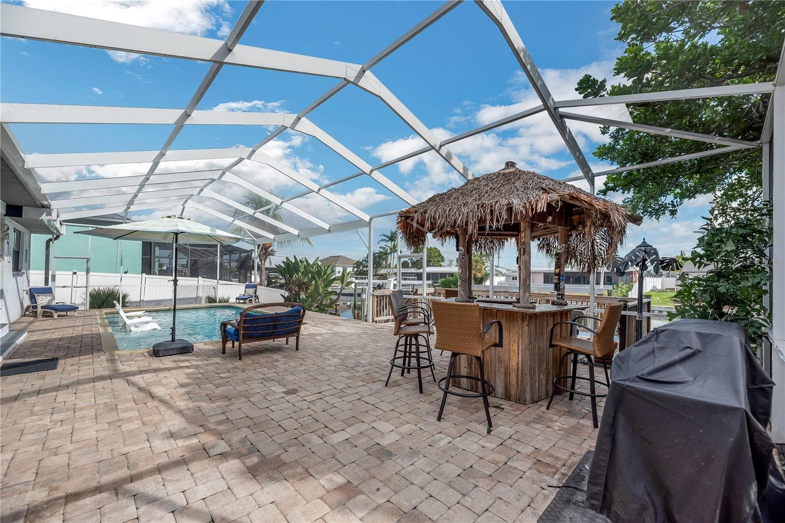 Family and guests will gather around this Tike bar while you grill. - 743 KINGSTON CT, APOLLO BEACH