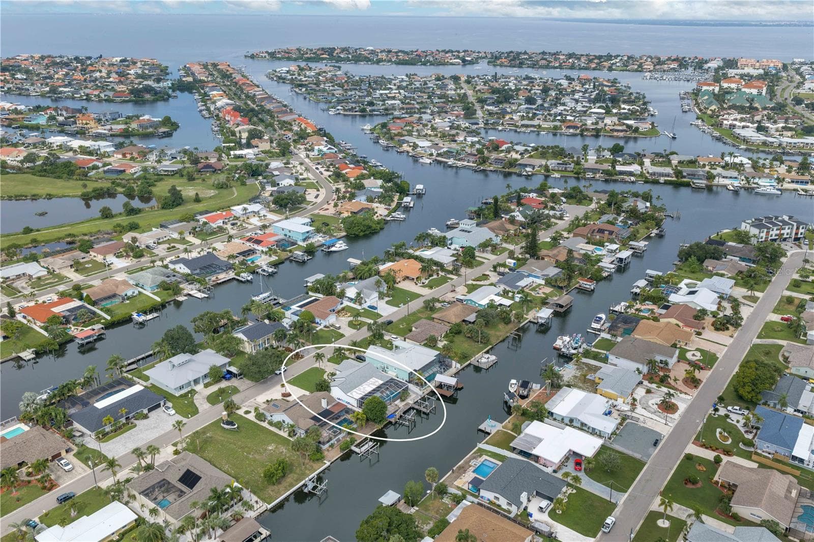 Deep-water, bridge-free access to Tampa Bay. - 743 KINGSTON CT, APOLLO BEACH