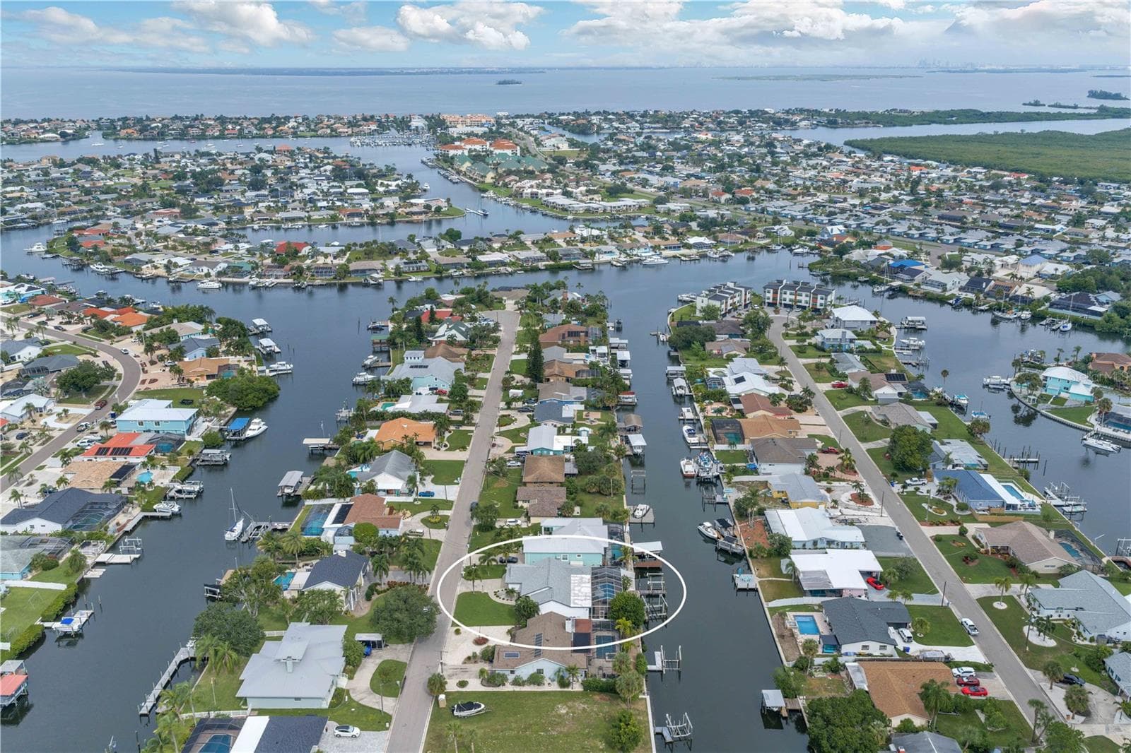 Deep-Water Waterfront Living. - 743 KINGSTON CT, APOLLO BEACH