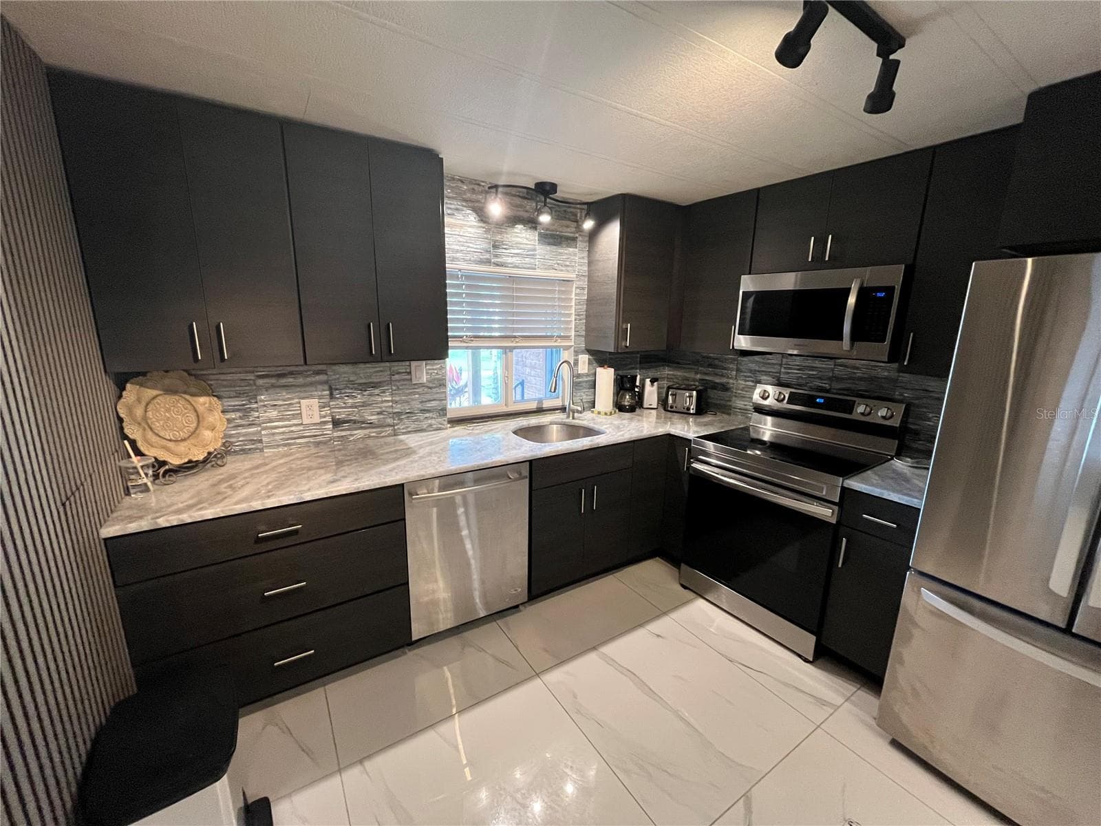 Manufactured Home at 408 S CERVINA DR S, VENICE, photo 28 of 69