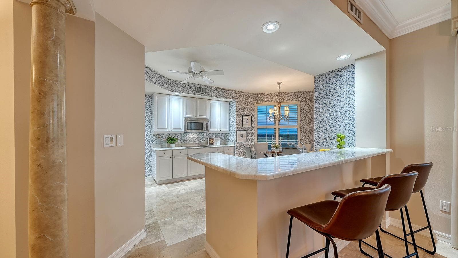 Kitchen with breakfast bar and eat-in-kitchen nook - 385 NORTH POINT RD #701, OSPREY