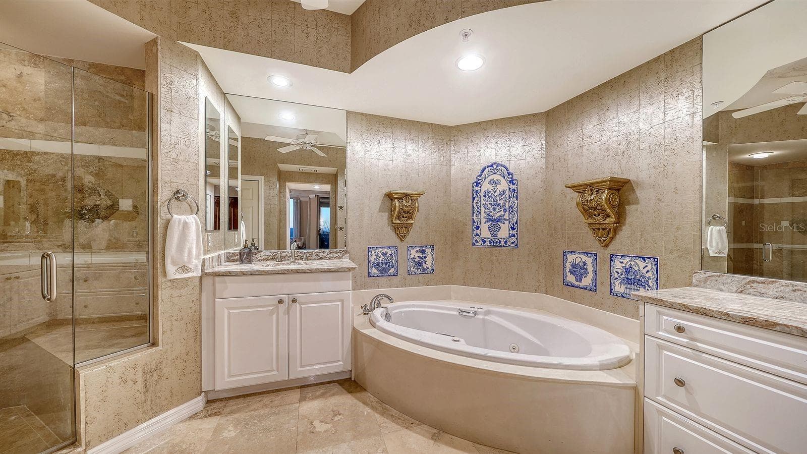 Primary bath with dual vanities, spa tub - 385 NORTH POINT RD #701, OSPREY
