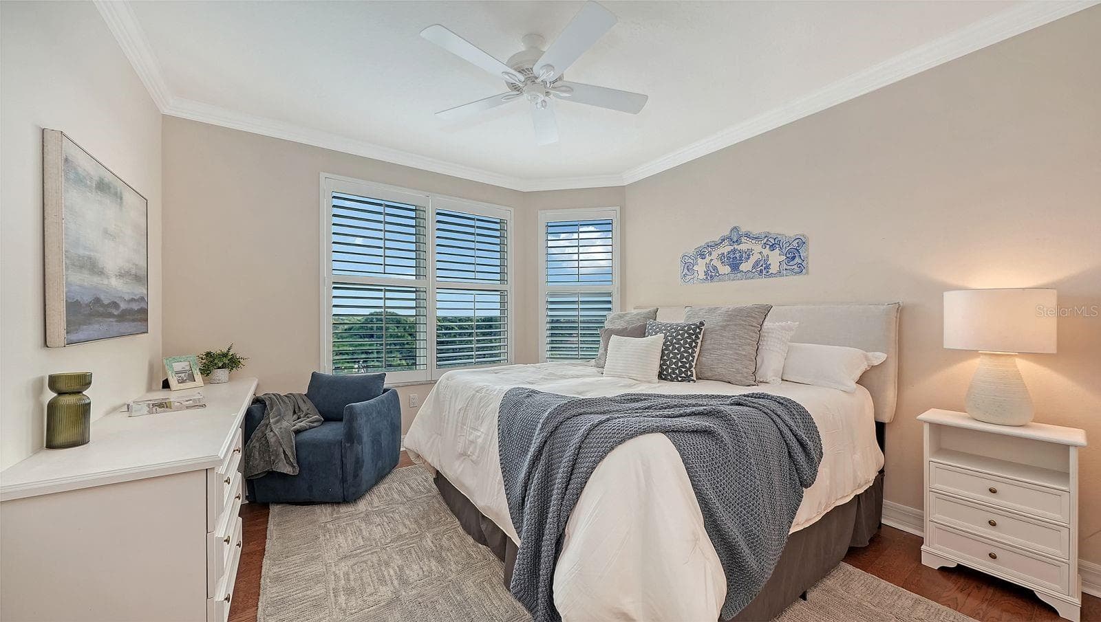 Bedroom 2 ensuite with walk-in closet - 385 NORTH POINT RD #701, OSPREY