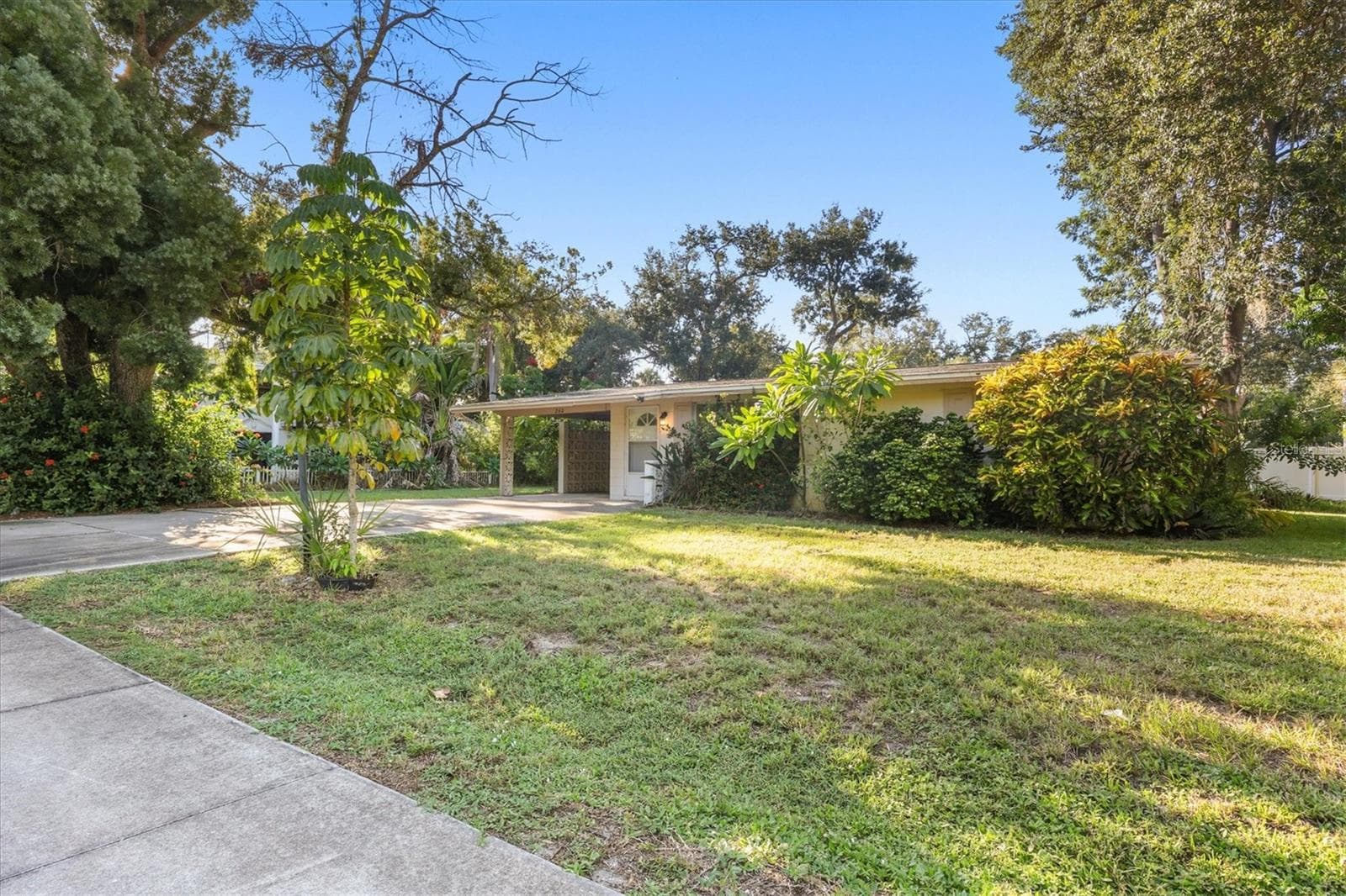 Single Family Residence at 260 SHAMROCK DR, VENICE, photo 4 of 73