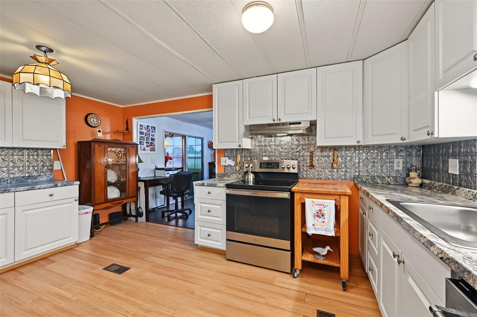 Manufactured Home at 3207 BREWSTER DR, HOLIDAY, photo 15 of 69