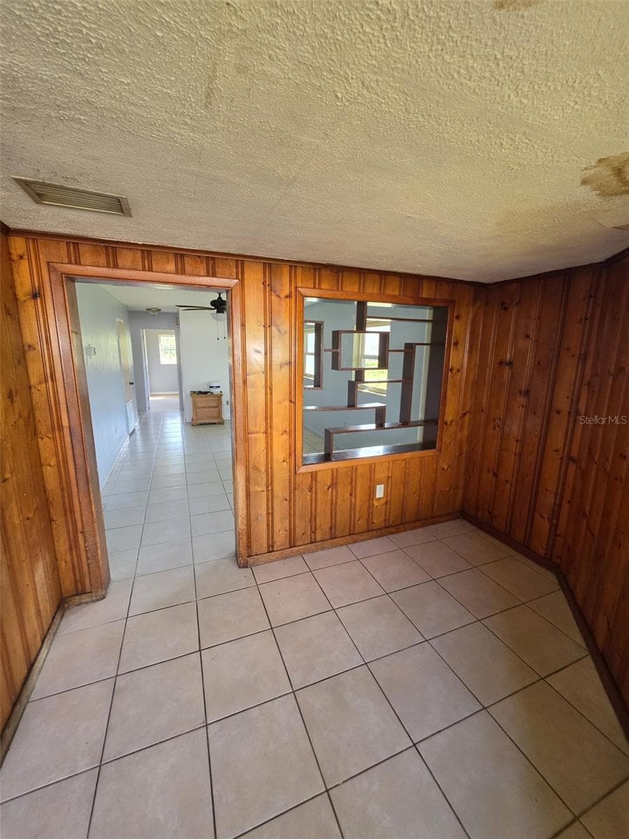 Single Family Residence at 1028 SUNSHINE DR E, LAKELAND, photo 5 of 24