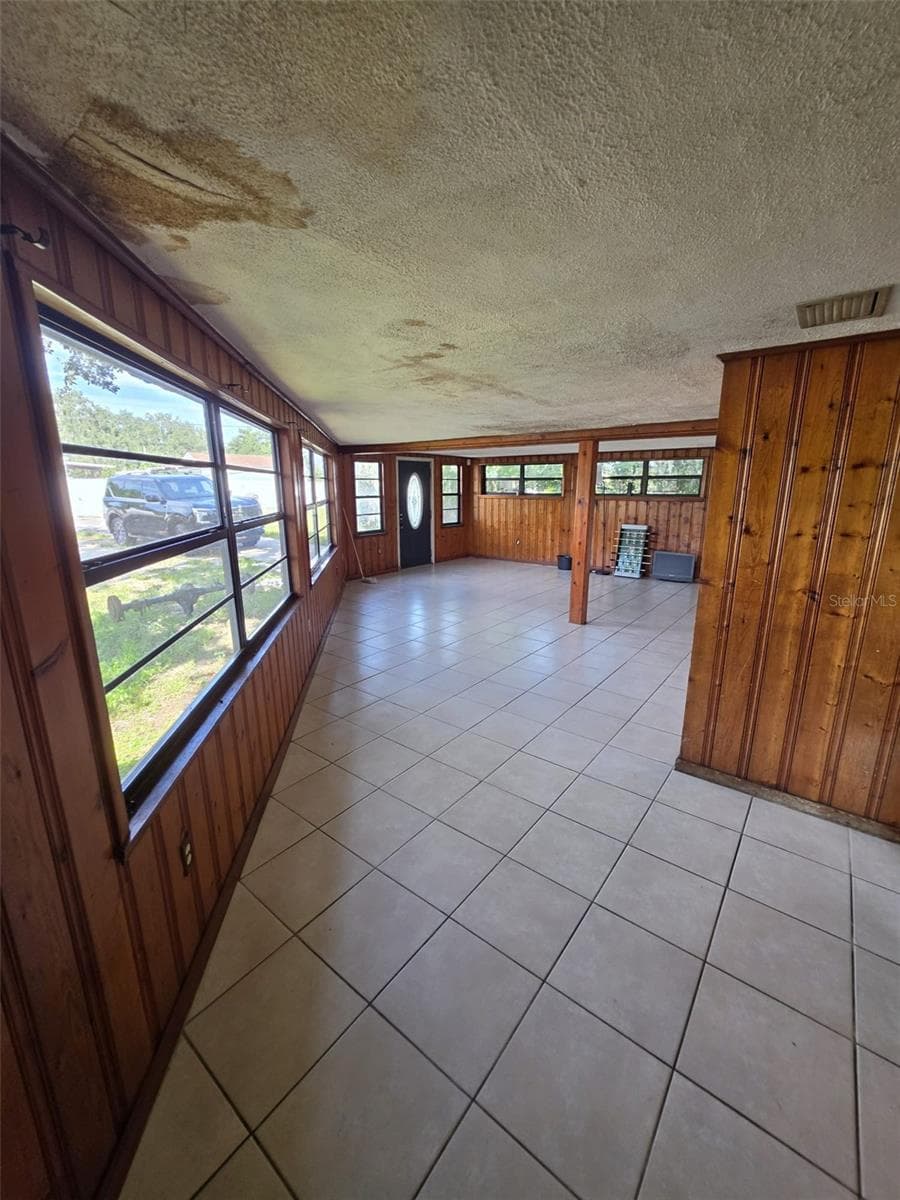 Single Family Residence at 1028 SUNSHINE DR E, LAKELAND, photo 6 of 24