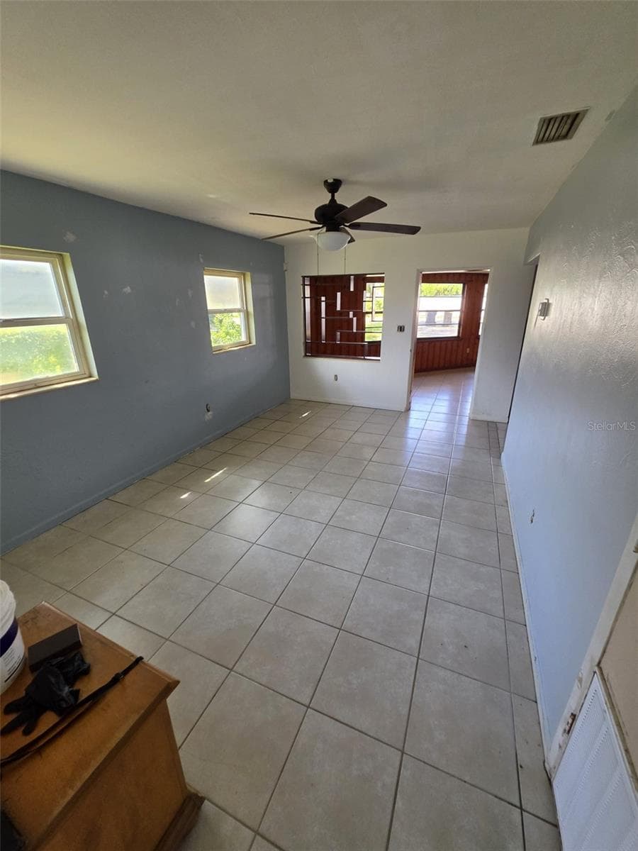 Single Family Residence at 1028 SUNSHINE DR E, LAKELAND, photo 7 of 24