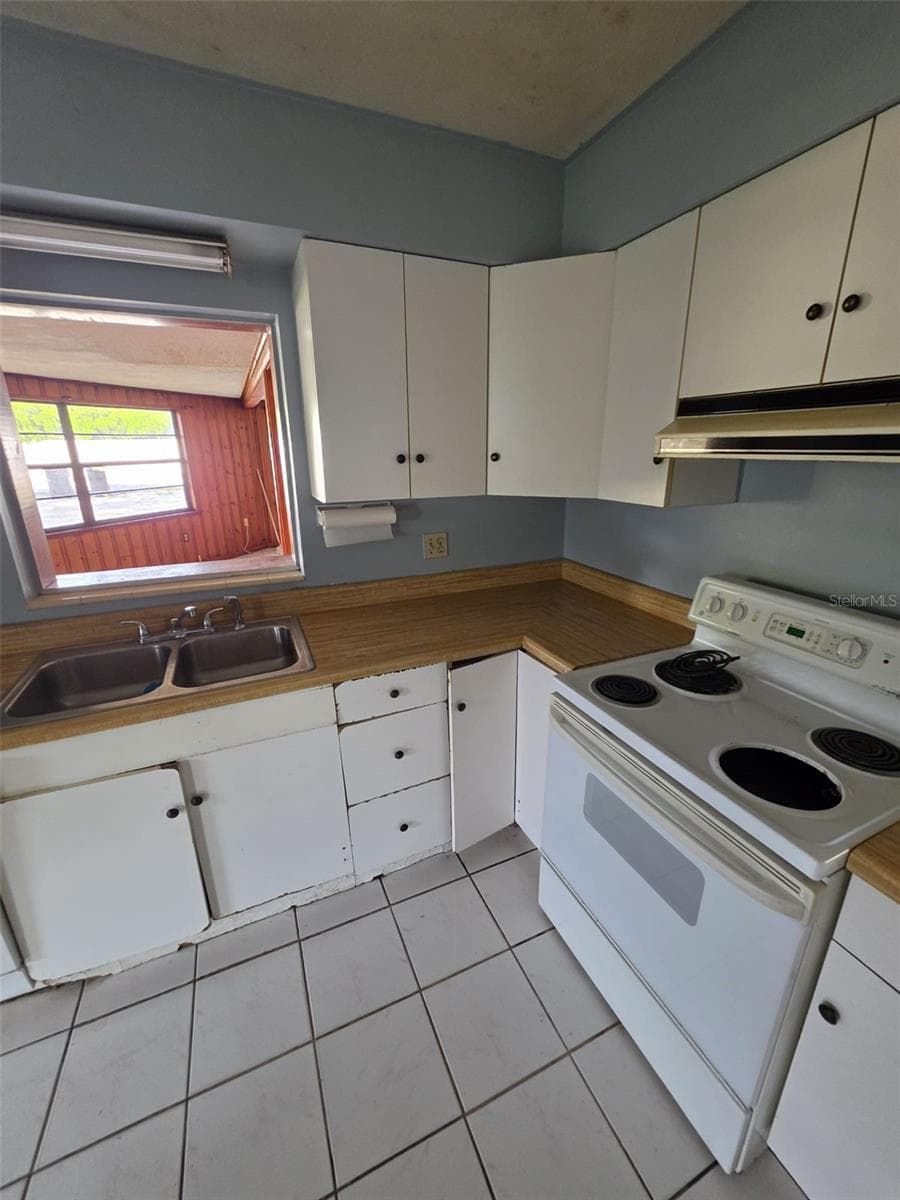 Single Family Residence at 1028 SUNSHINE DR E, LAKELAND, photo 8 of 24