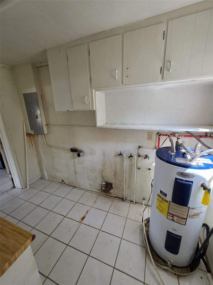 Single Family Residence at 1028 SUNSHINE DR E, LAKELAND, photo 11 of 24