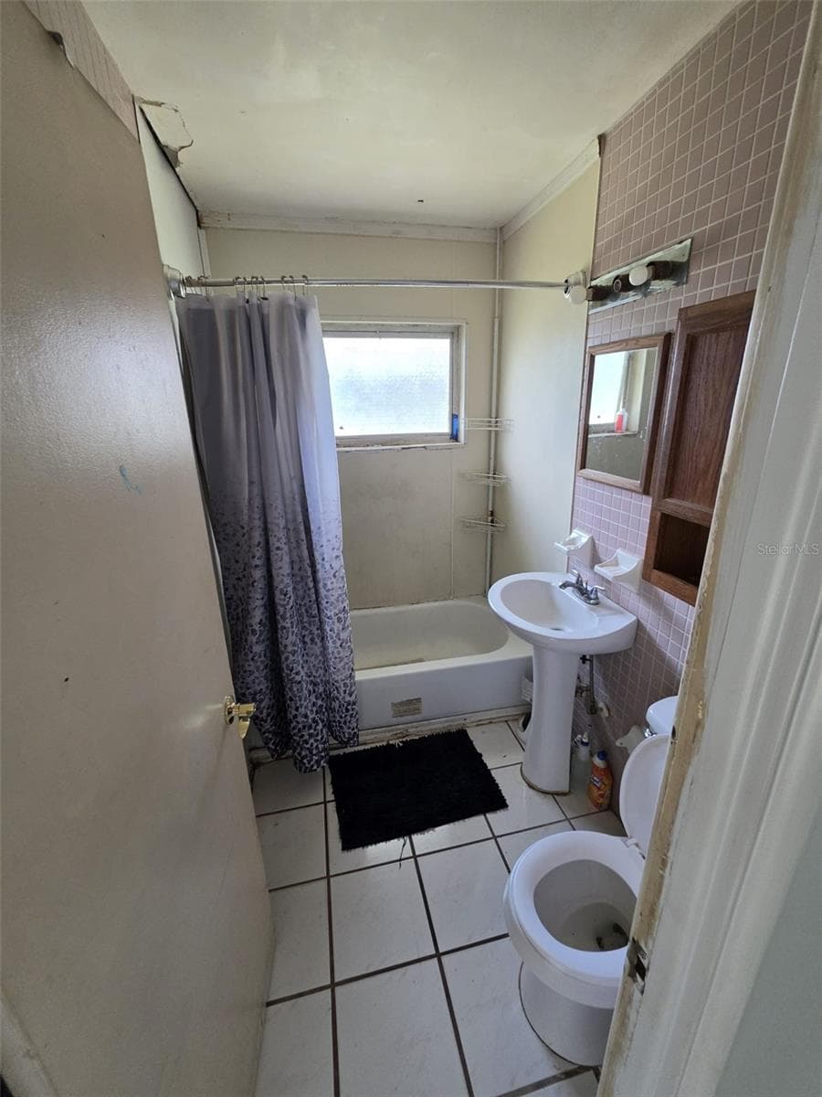 Single Family Residence at 1028 SUNSHINE DR E, LAKELAND, photo 17 of 24