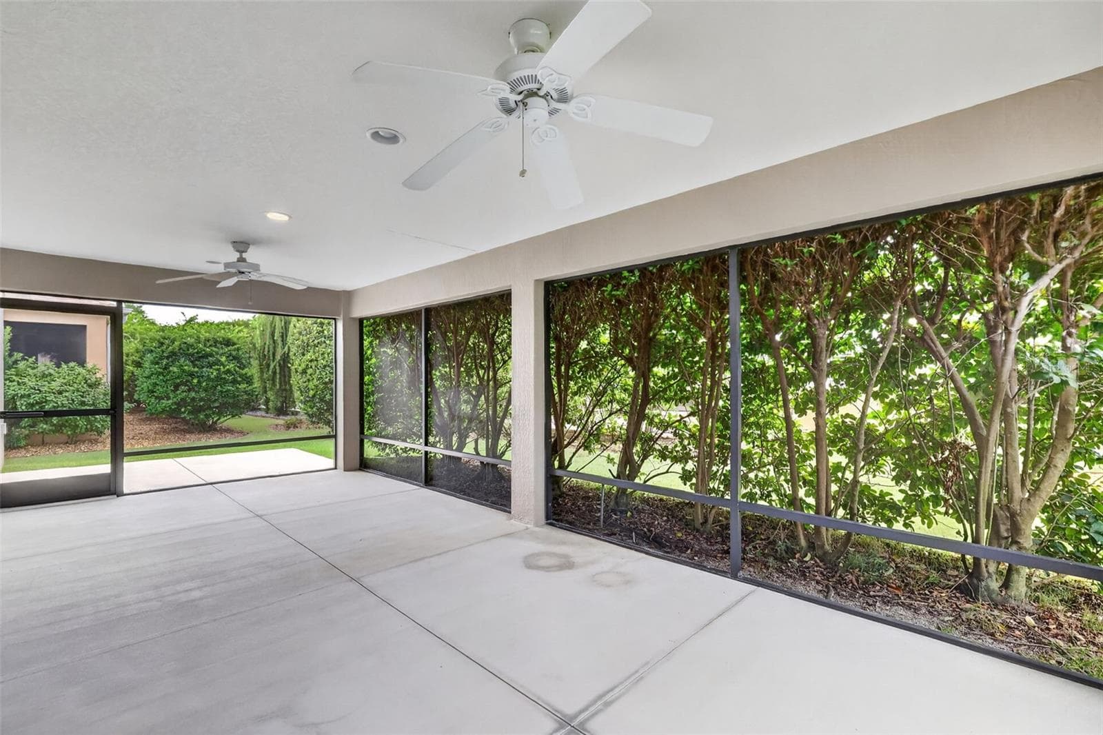 Lanai with Mature PRIVACY Landscaping - 3376 MAYFLOWER LOOP, THE VILLAGES