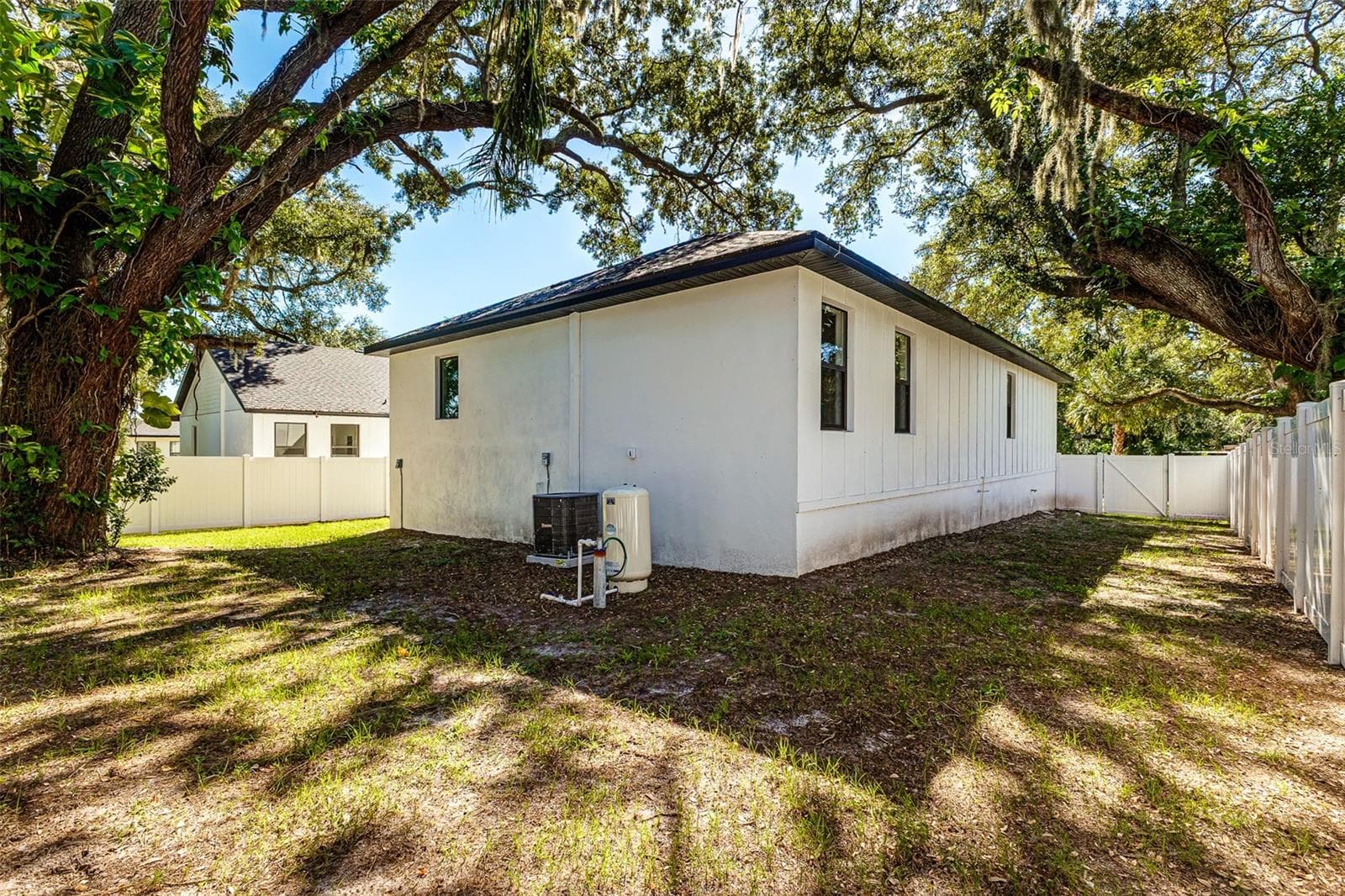 Single Family Residence at 7907 N GREENWOOD AVE, TAMPA, photo 50 of 54