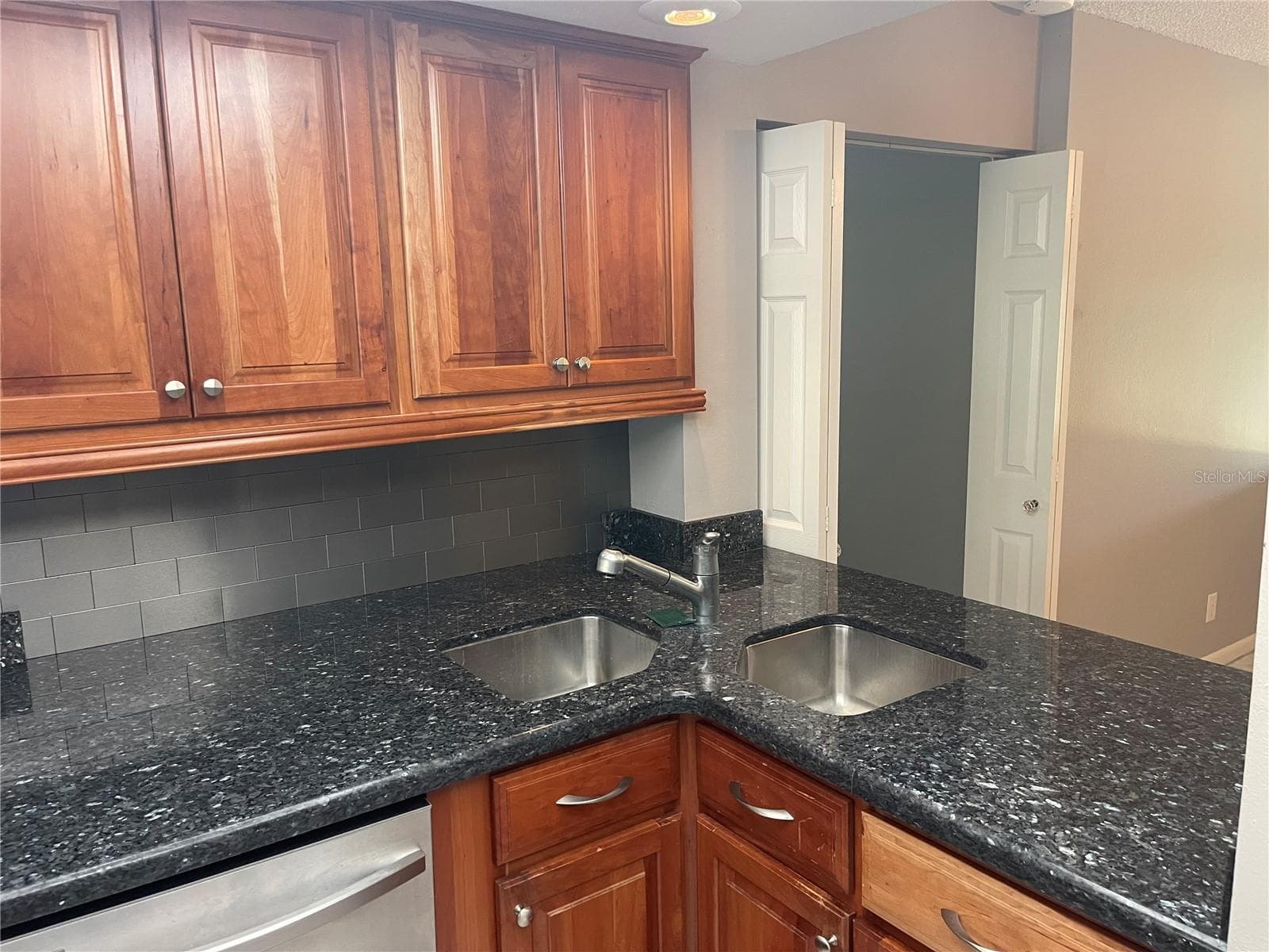 Villa at 90 S HIGHLAND AVE #1, TARPON SPRINGS, photo 4 of 40