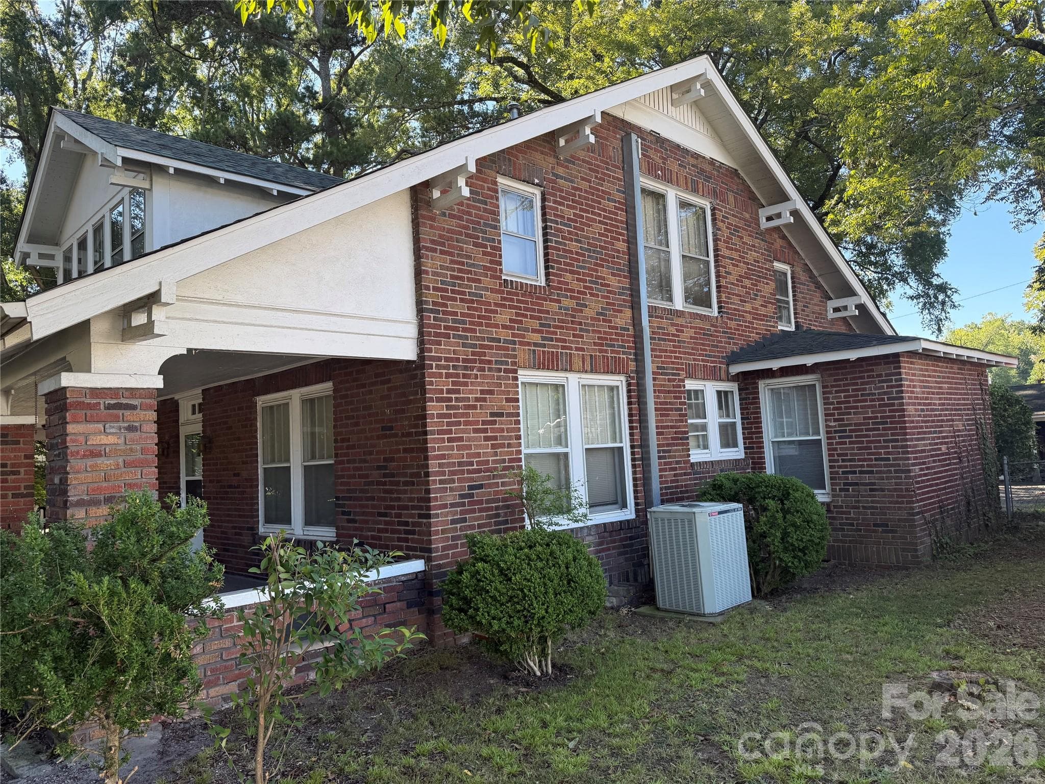 Single Family Residence at 718 E E Franklin Street, Monroe, photo 5 of 15