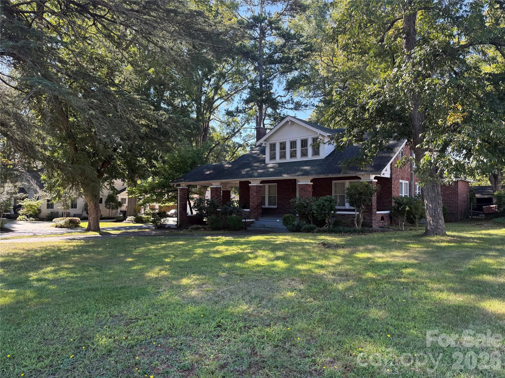 Single Family Residence at 718 E E Franklin Street, Monroe, photo 6 of 15