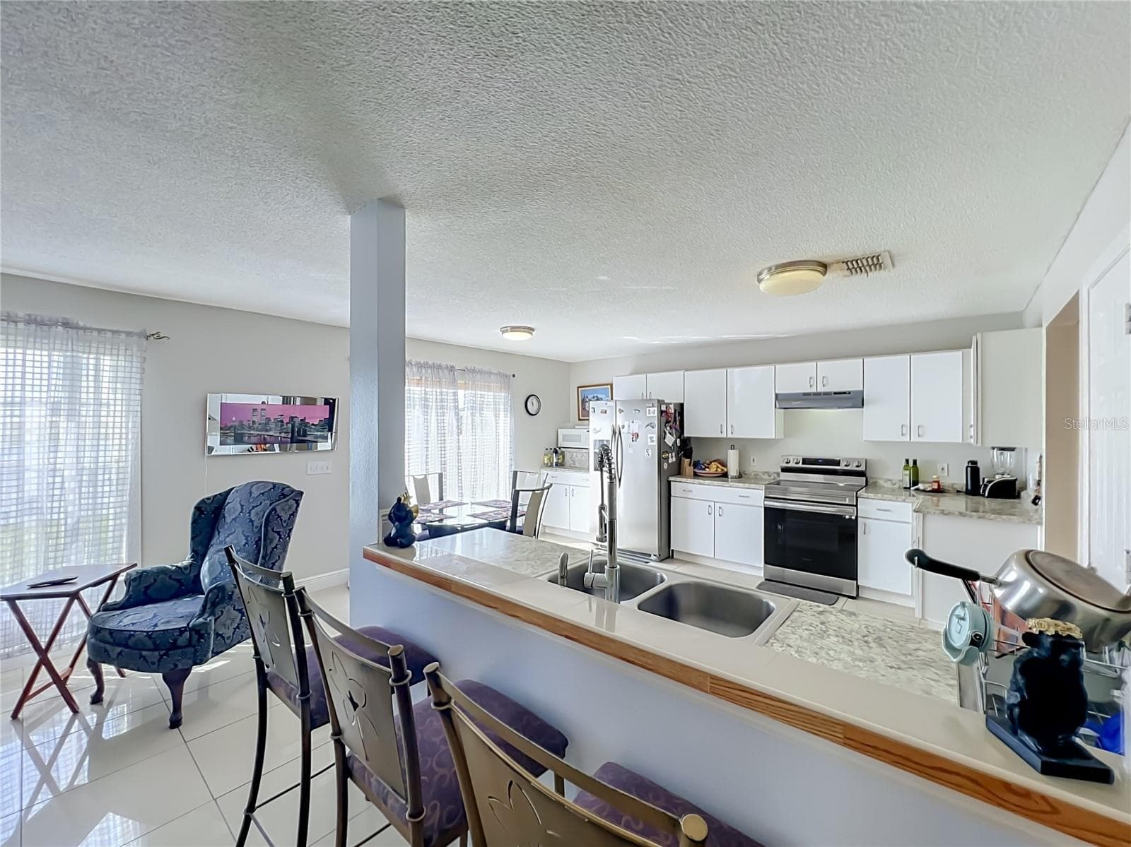 Kitchen is open to the family room - 12900 LOS ALAMITOS CT, ORLANDO