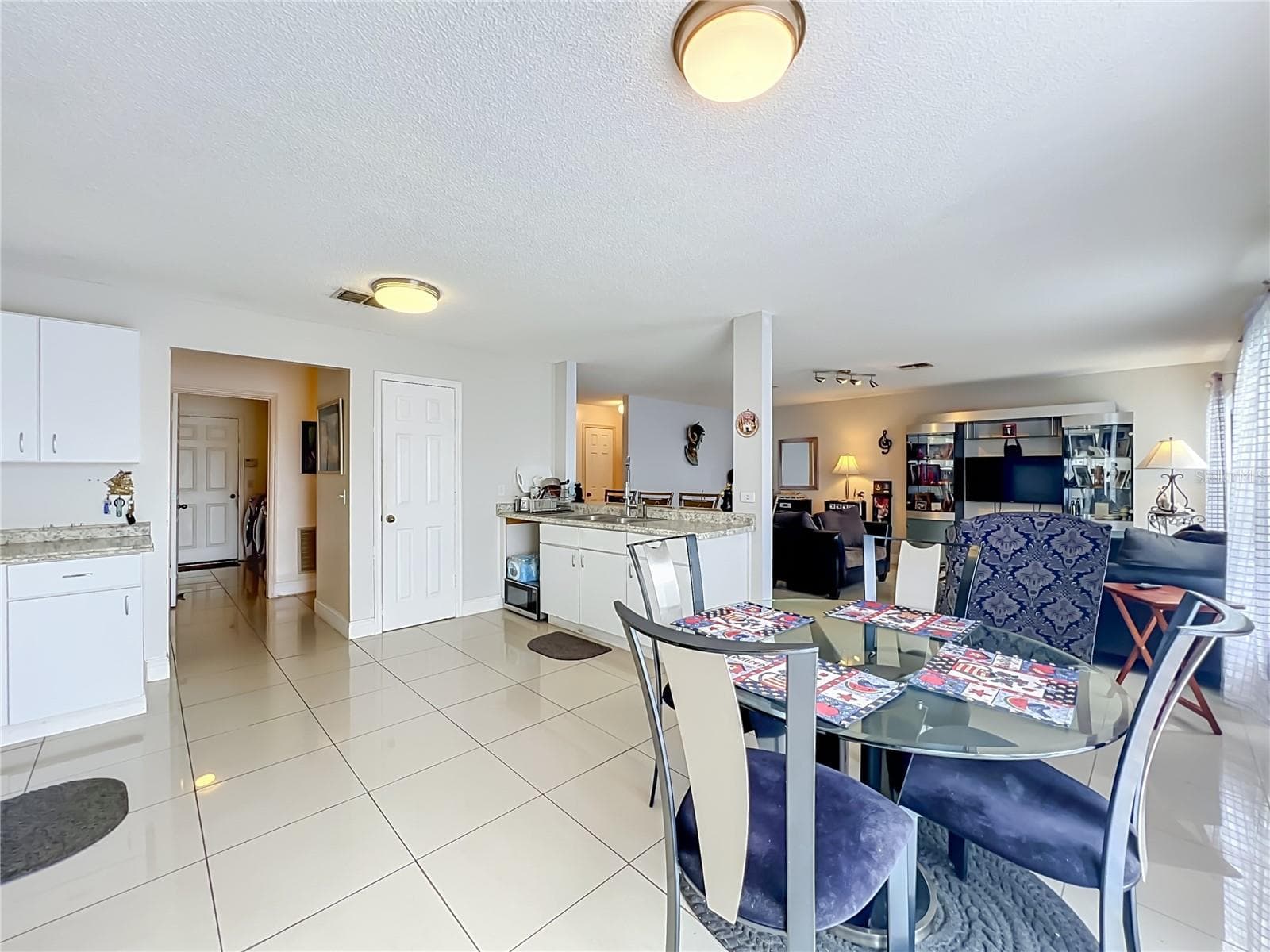 Dinette area inside large kitchen open to family room - 12900 LOS ALAMITOS CT, ORLANDO