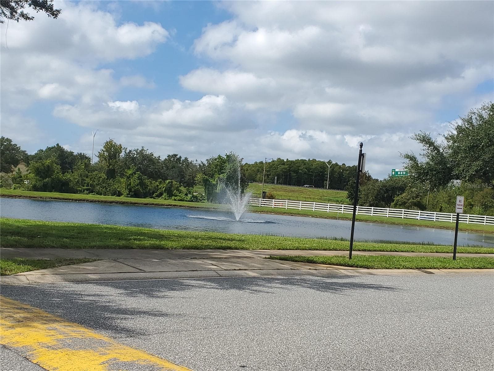 Fountain at Kempton Park entry - 12900 LOS ALAMITOS CT, ORLANDO