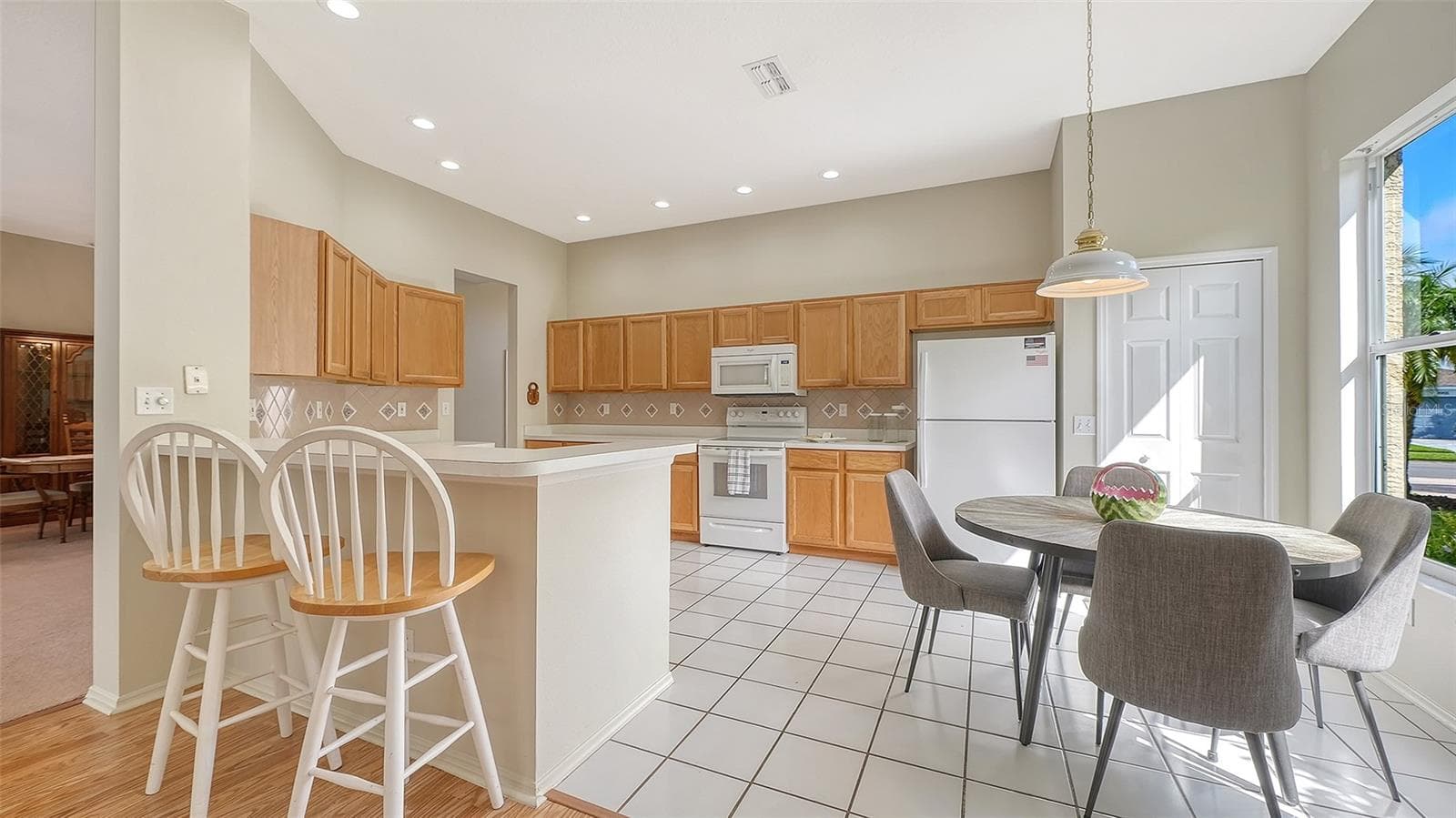 spacious kitchen - 4942 OLDHAM ST, SARASOTA