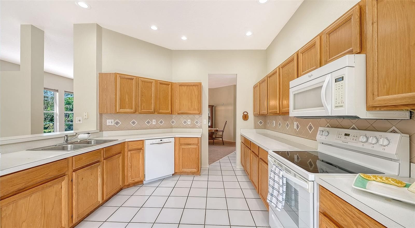 miles of counters - 4942 OLDHAM ST, SARASOTA