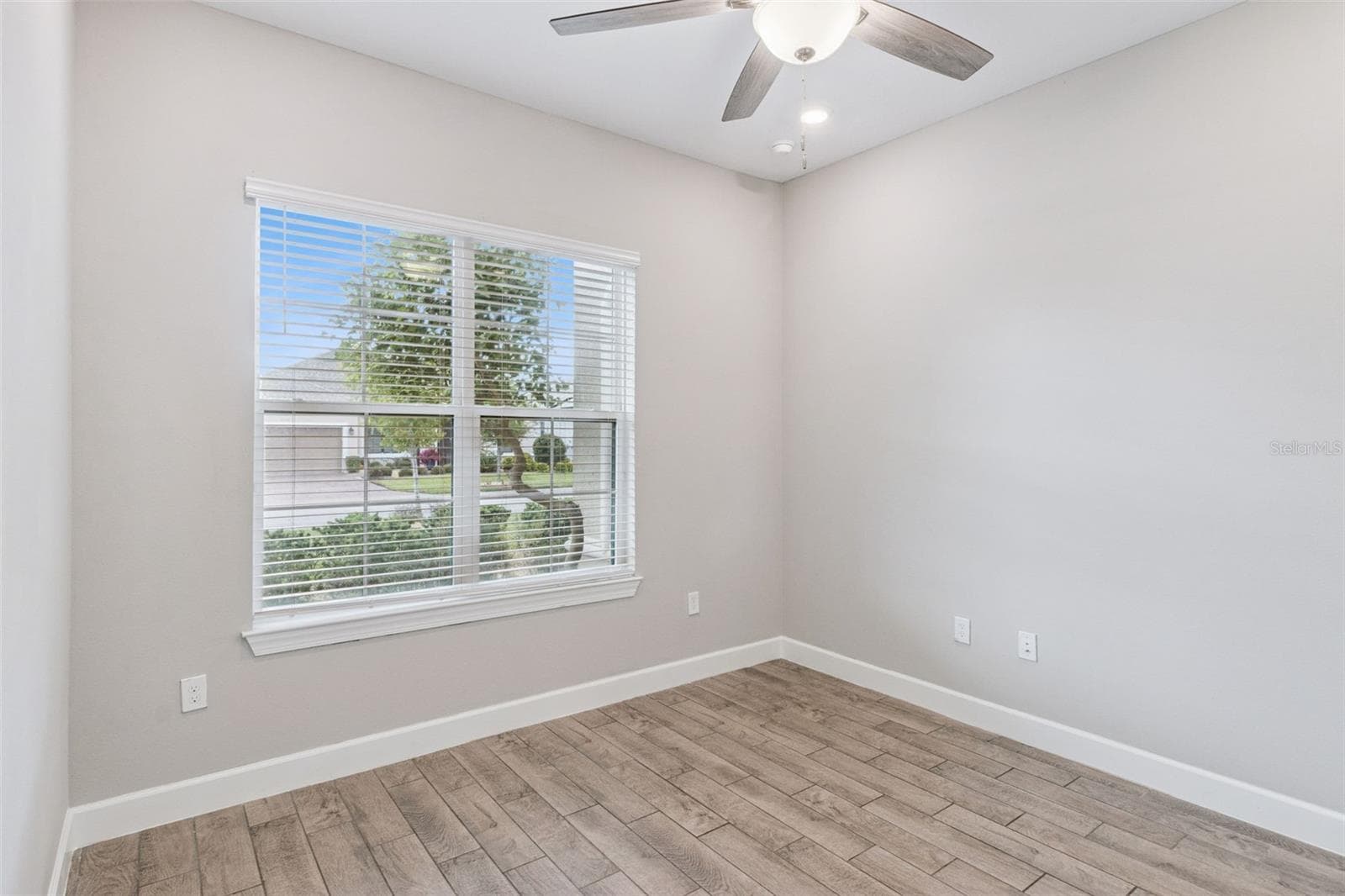 Third bedroom with large window, a flexible space for guests or a home office. - 4108 VIA TOLEDO CT, POINCIANA
