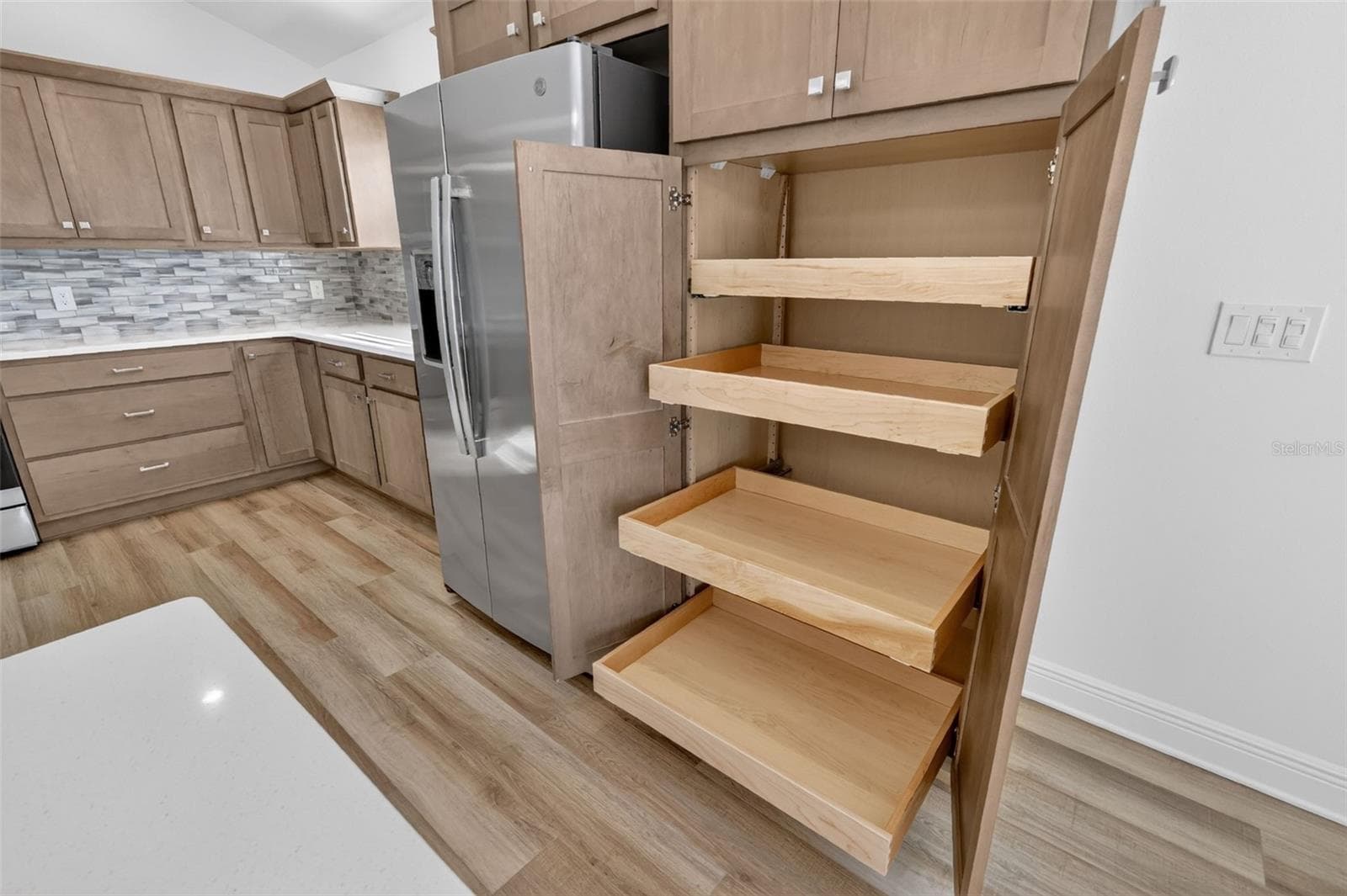 Kitchen Built-In Double Pantry with Roll-Out Shelving - 6996 DWIGHT DR, THE VILLAGES