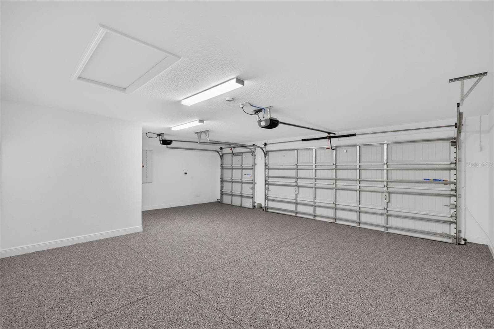Oversized 599sf Two-Car + Golf Cart Garage - 6996 DWIGHT DR, THE VILLAGES
