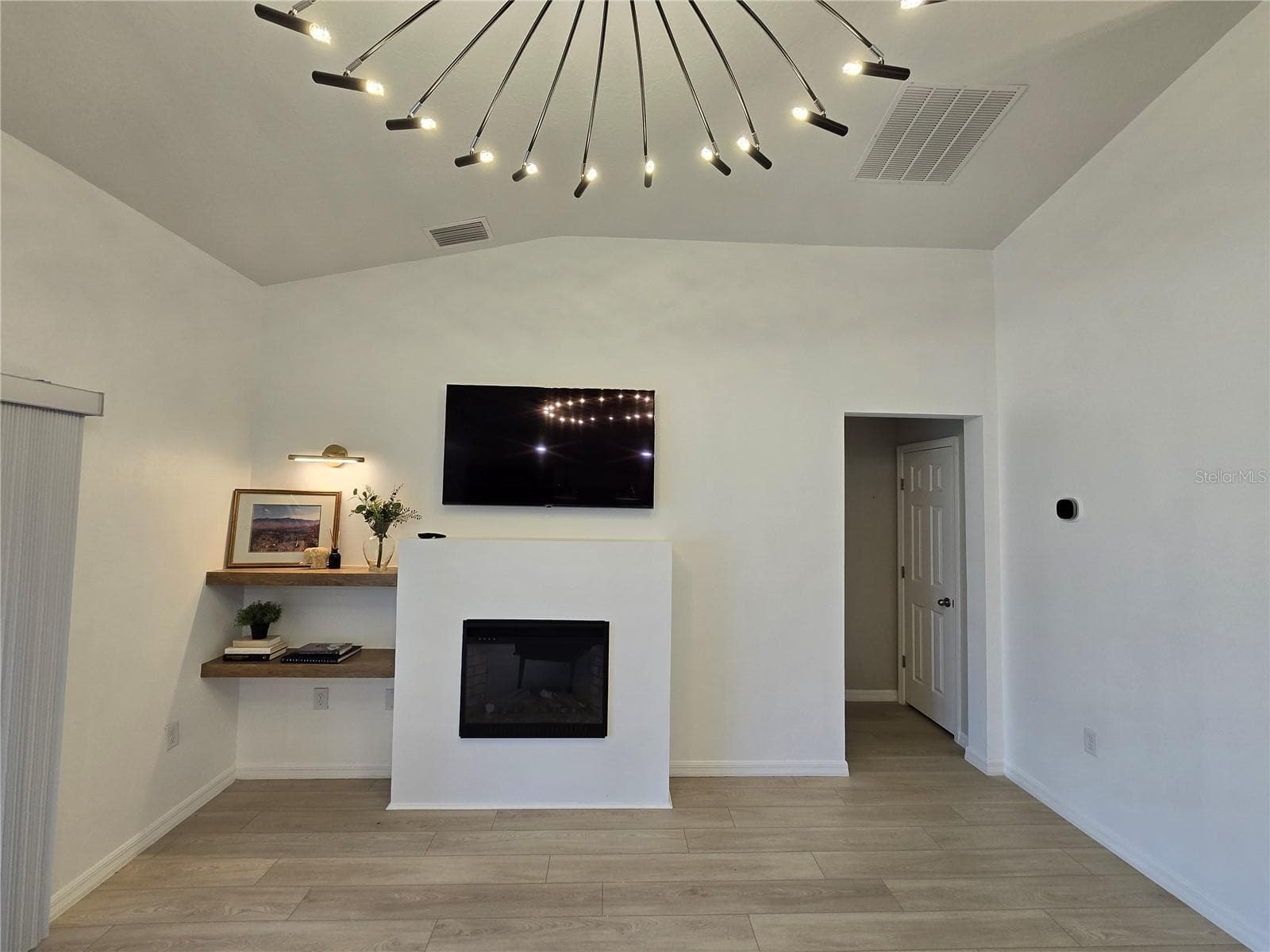 Living room - 2441 OAKWOOD LN, DAVENPORT