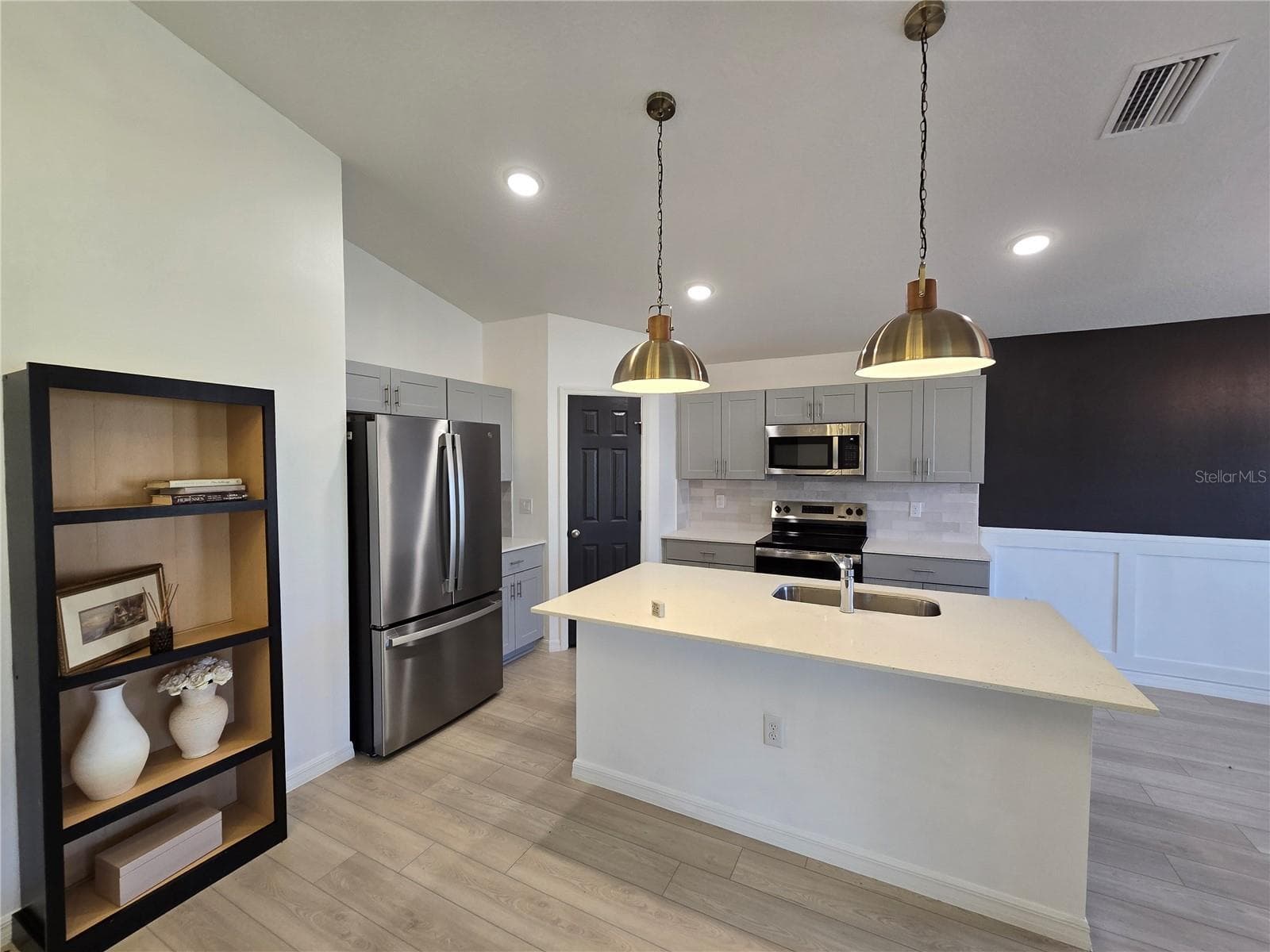 Kitchen - 2441 OAKWOOD LN, DAVENPORT