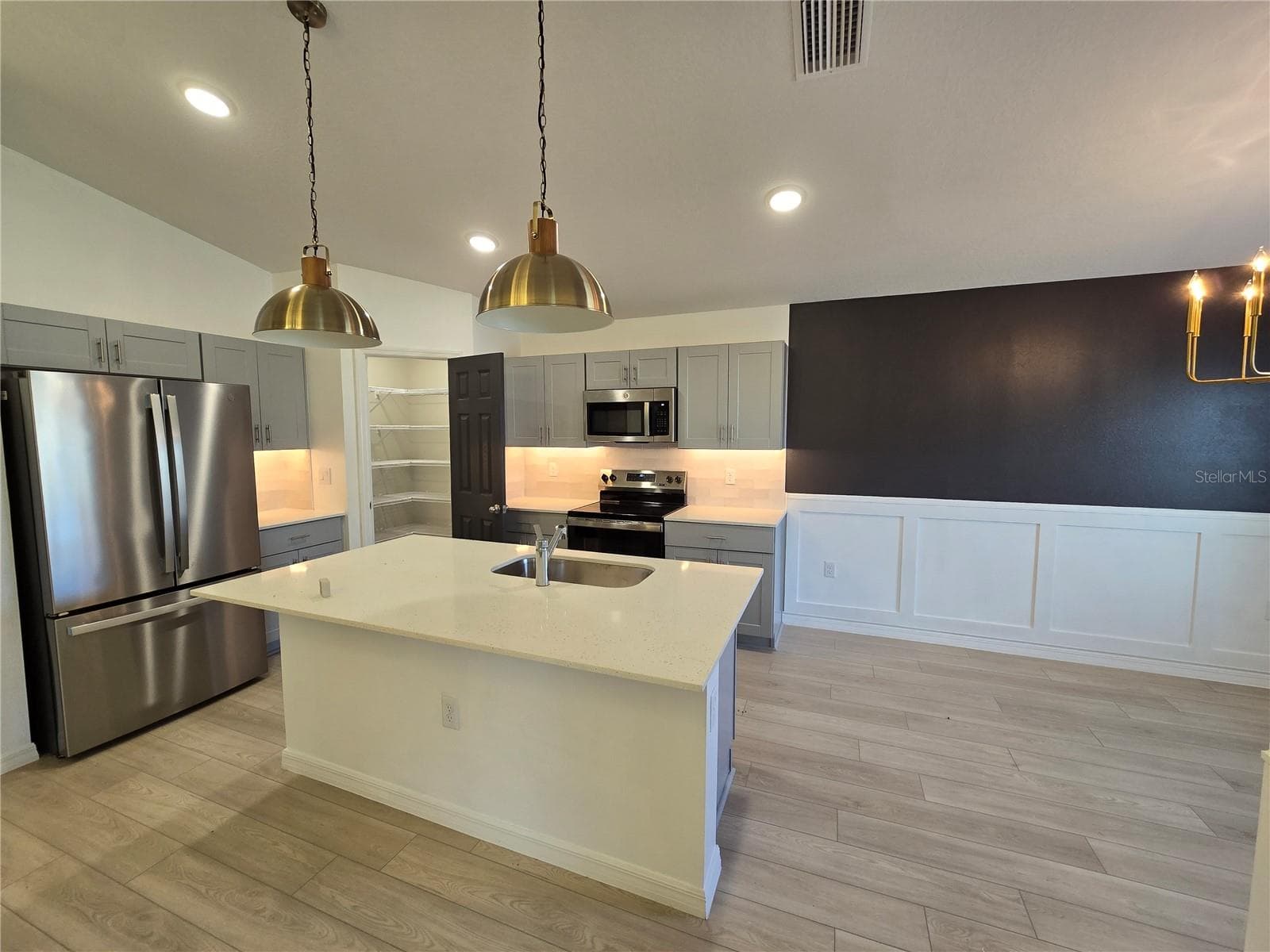 Kitchen - 2441 OAKWOOD LN, DAVENPORT