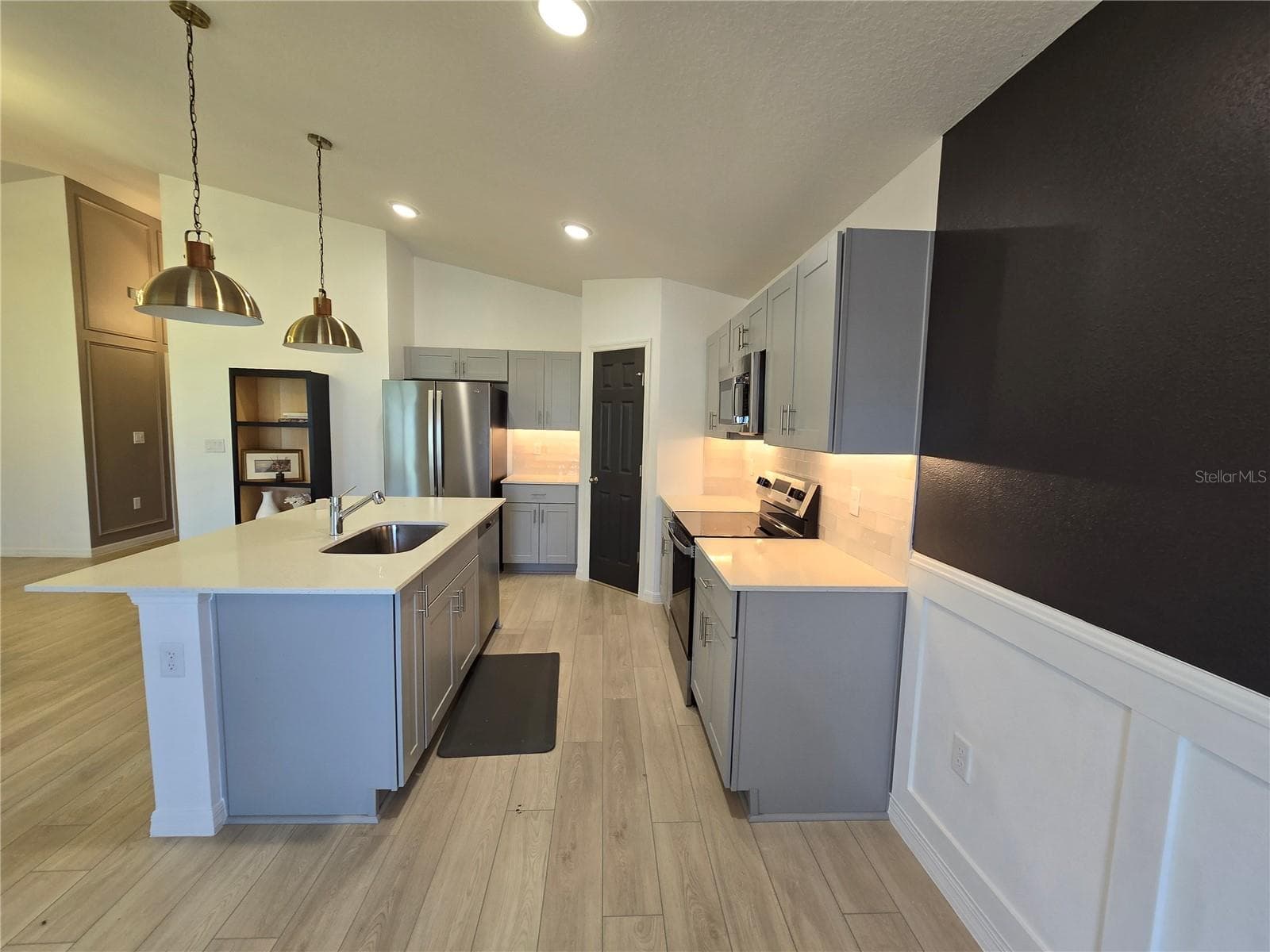 Kitchen - 2441 OAKWOOD LN, DAVENPORT