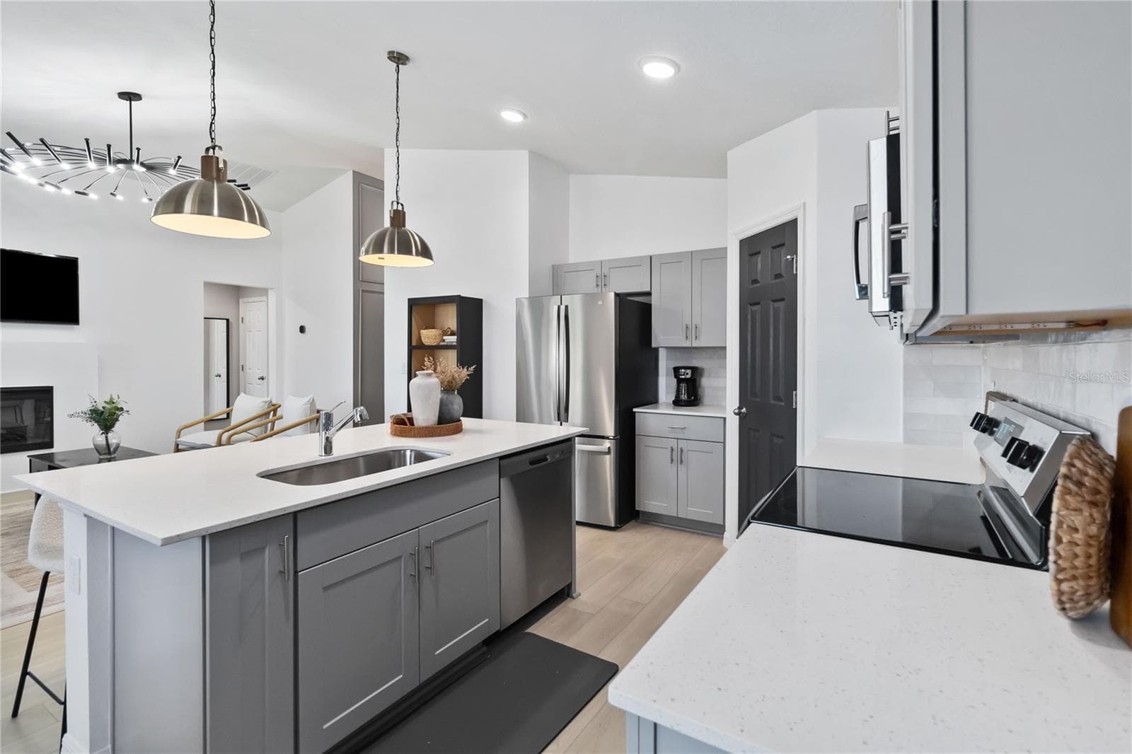 Kitchen - 2441 OAKWOOD LN, DAVENPORT