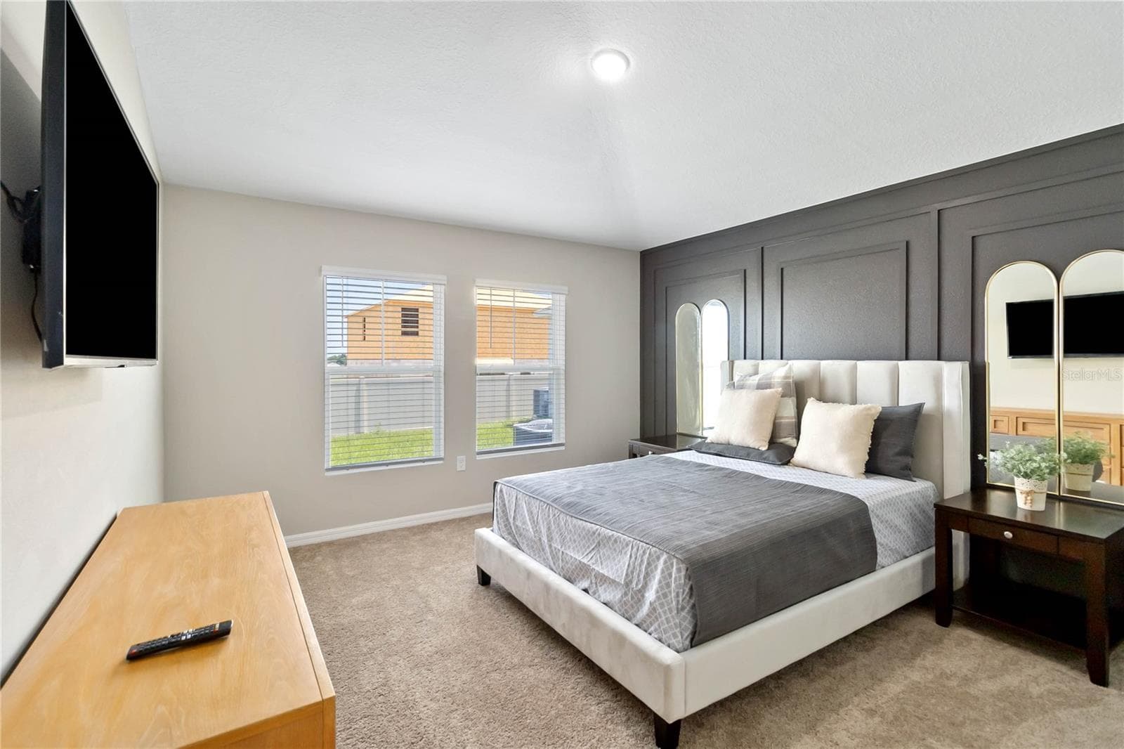 Primary bedroom - 2441 OAKWOOD LN, DAVENPORT