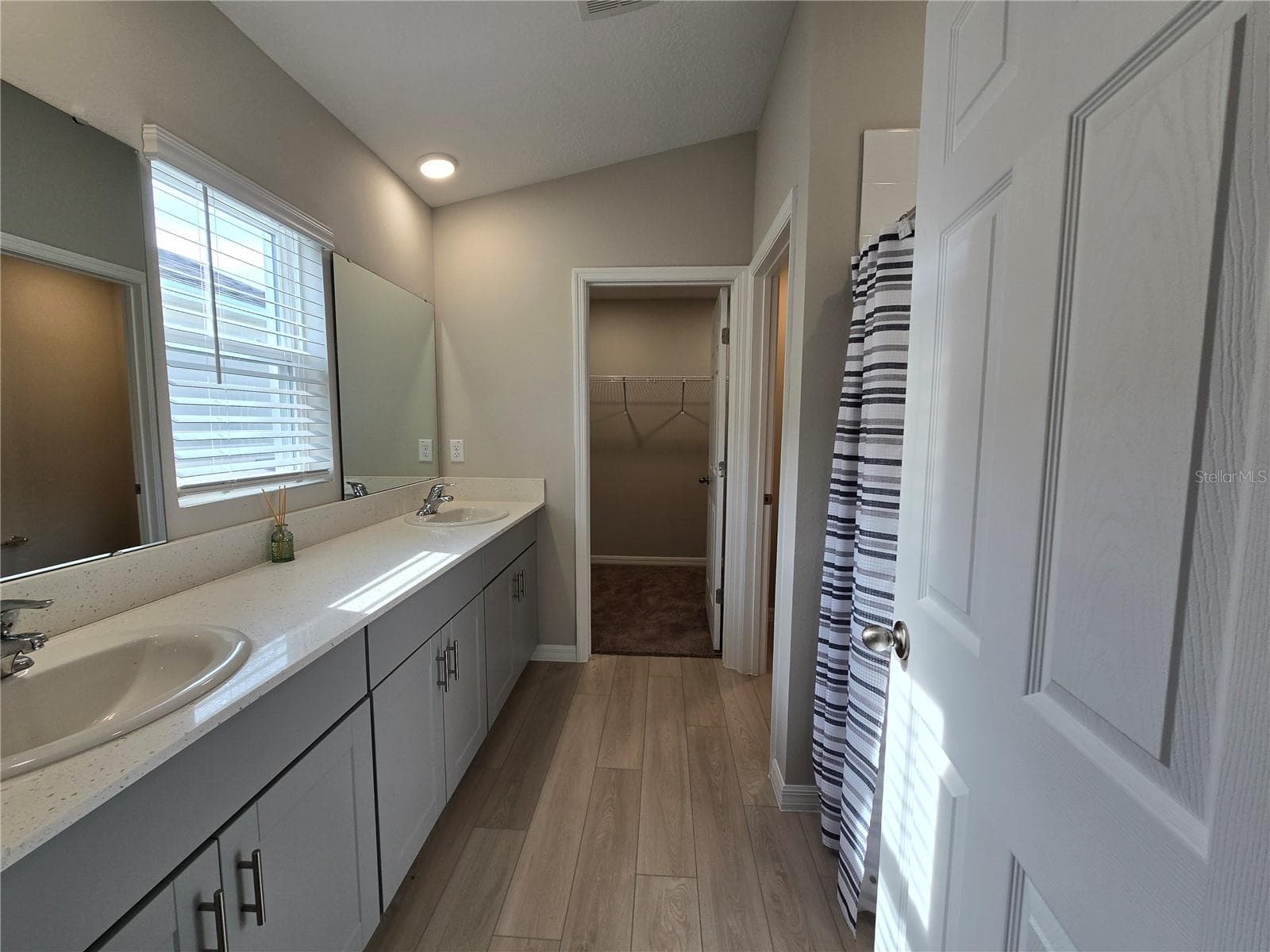 Primary bathroom - 2441 OAKWOOD LN, DAVENPORT