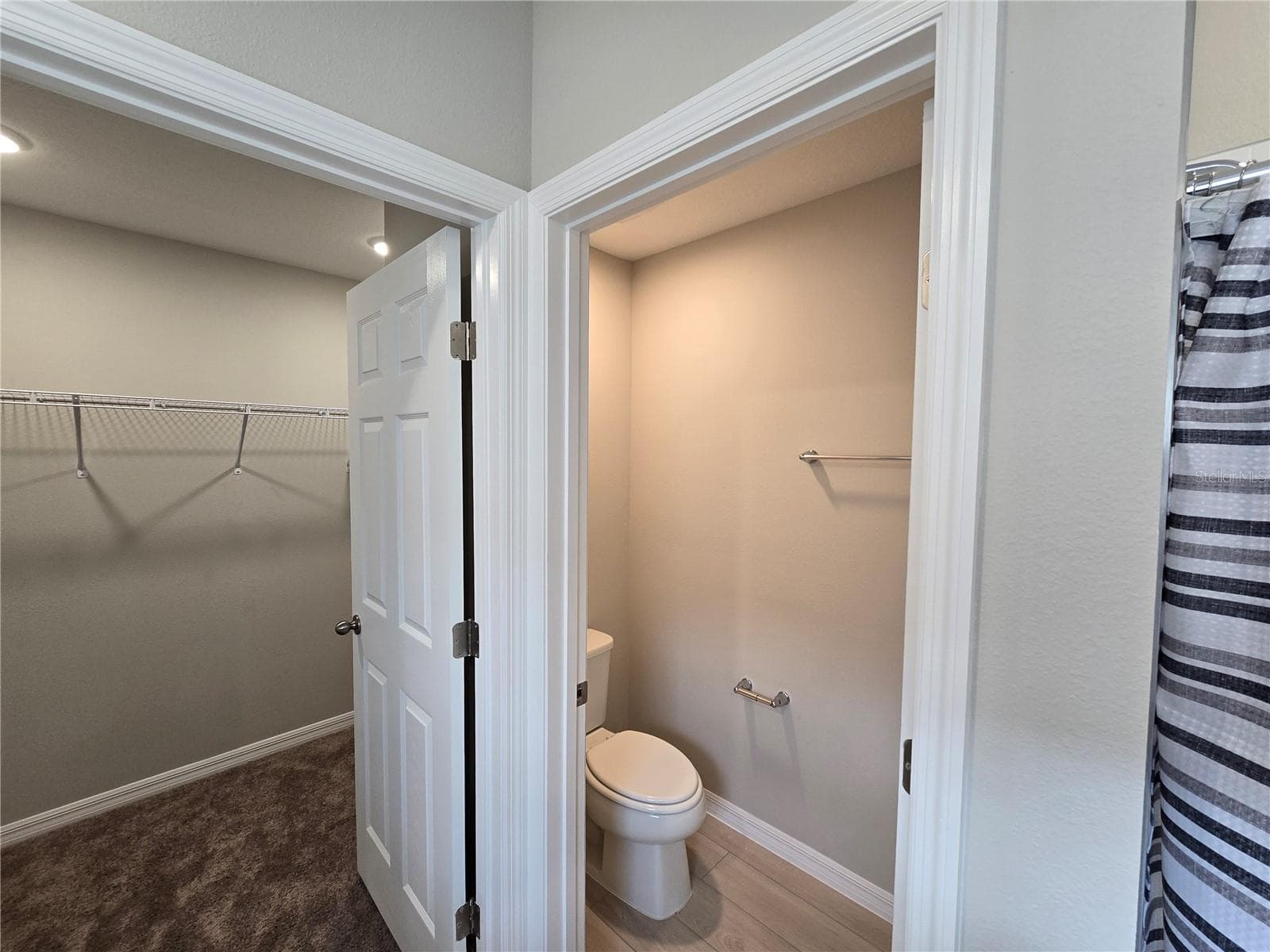 Primary bathroom - 2441 OAKWOOD LN, DAVENPORT