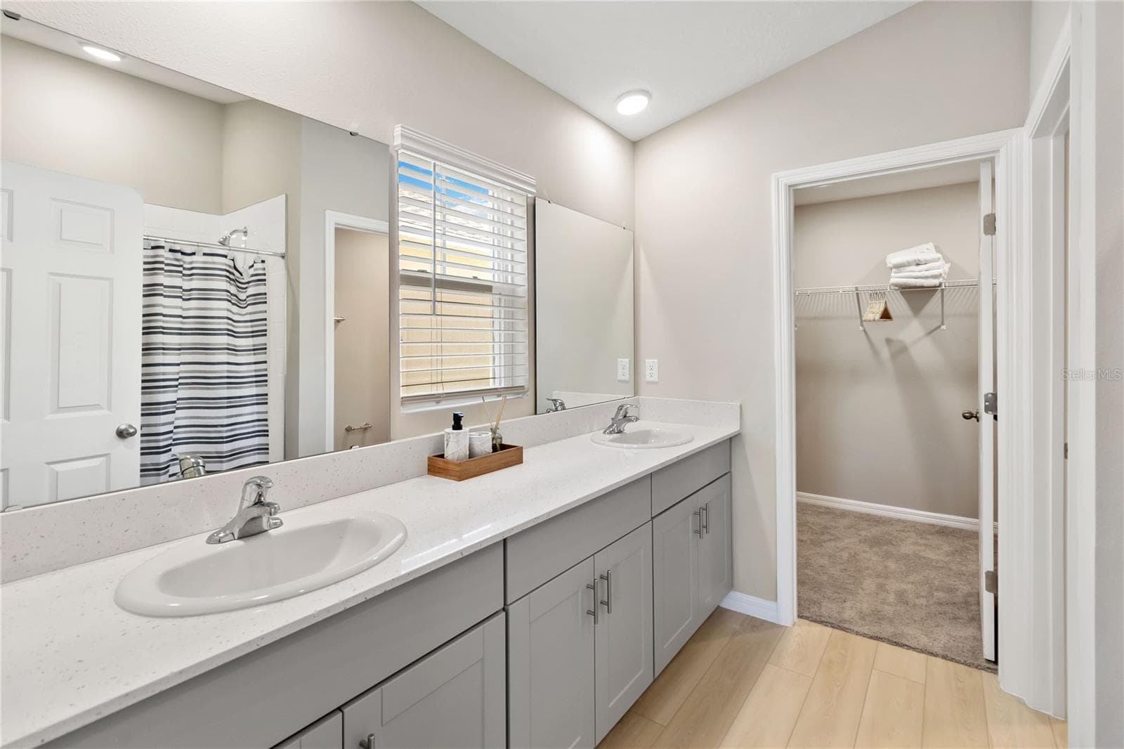 Primary bathroom - 2441 OAKWOOD LN, DAVENPORT