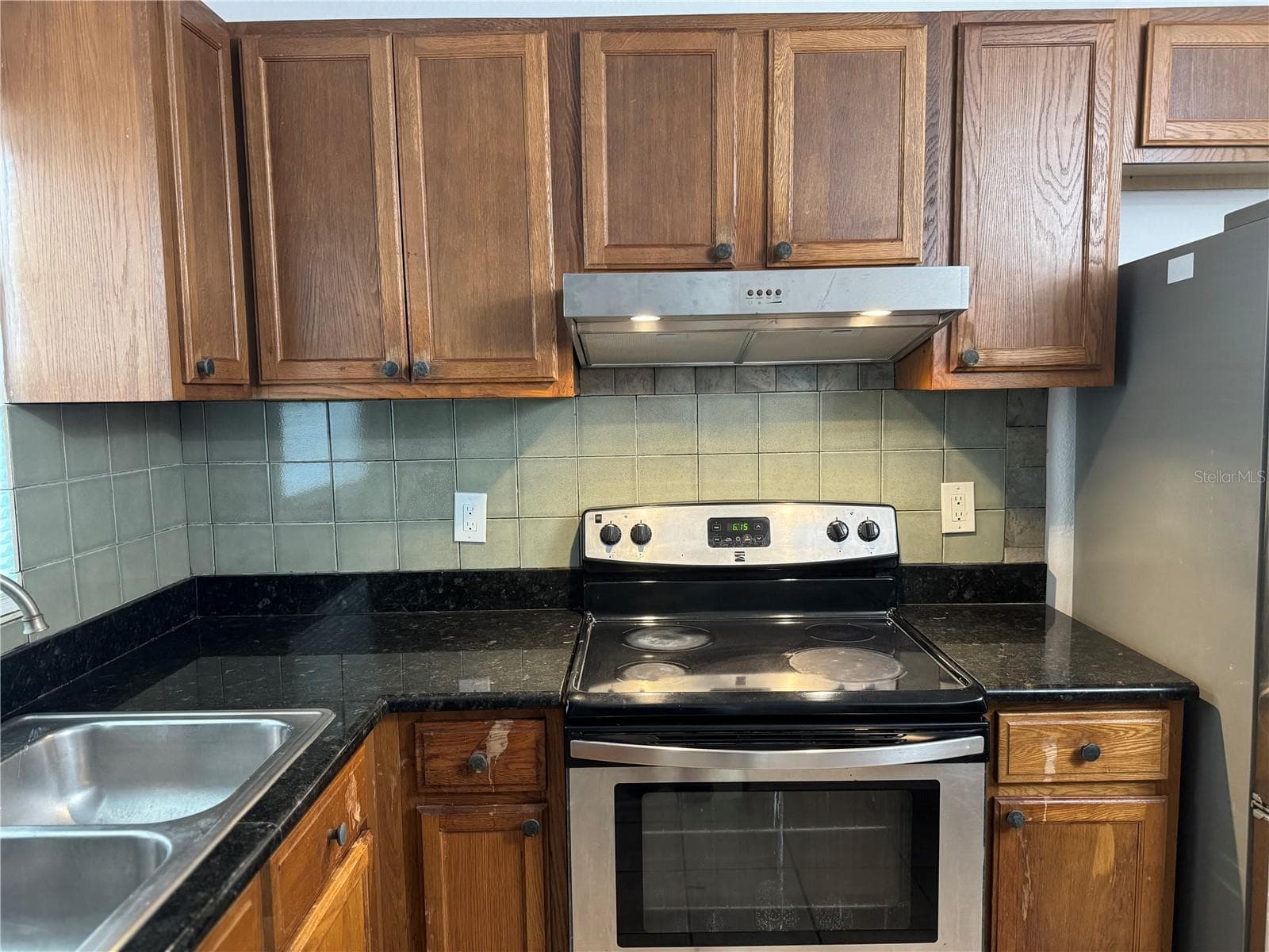 FROM FOYER ENTRANCE TO COSY KITCHEN - 2884 SOMERSET PARK DR #2907, TAMPA