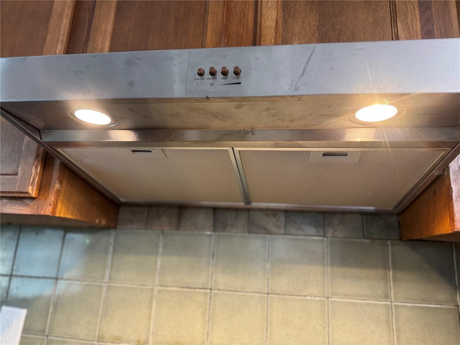 NEWER UPDATED WASHABLE TRUE EXHUST FAN AND COMMERCIAL GRADE METAL FILTERS/TRAPS - 2884 SOMERSET PARK DR #2907, TAMPA