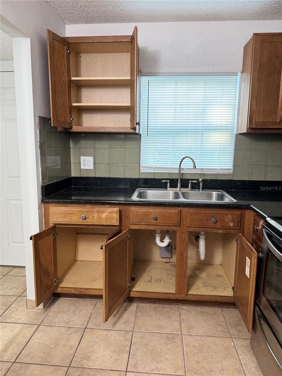 UNDER SINK STORAGE - 2884 SOMERSET PARK DR #2907, TAMPA