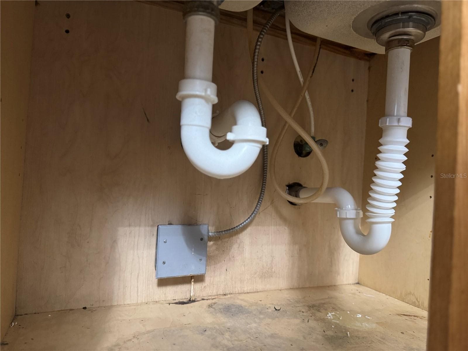 NEW UPDATED KITCHEN SINK PLUMBING - 2884 SOMERSET PARK DR #2907, TAMPA