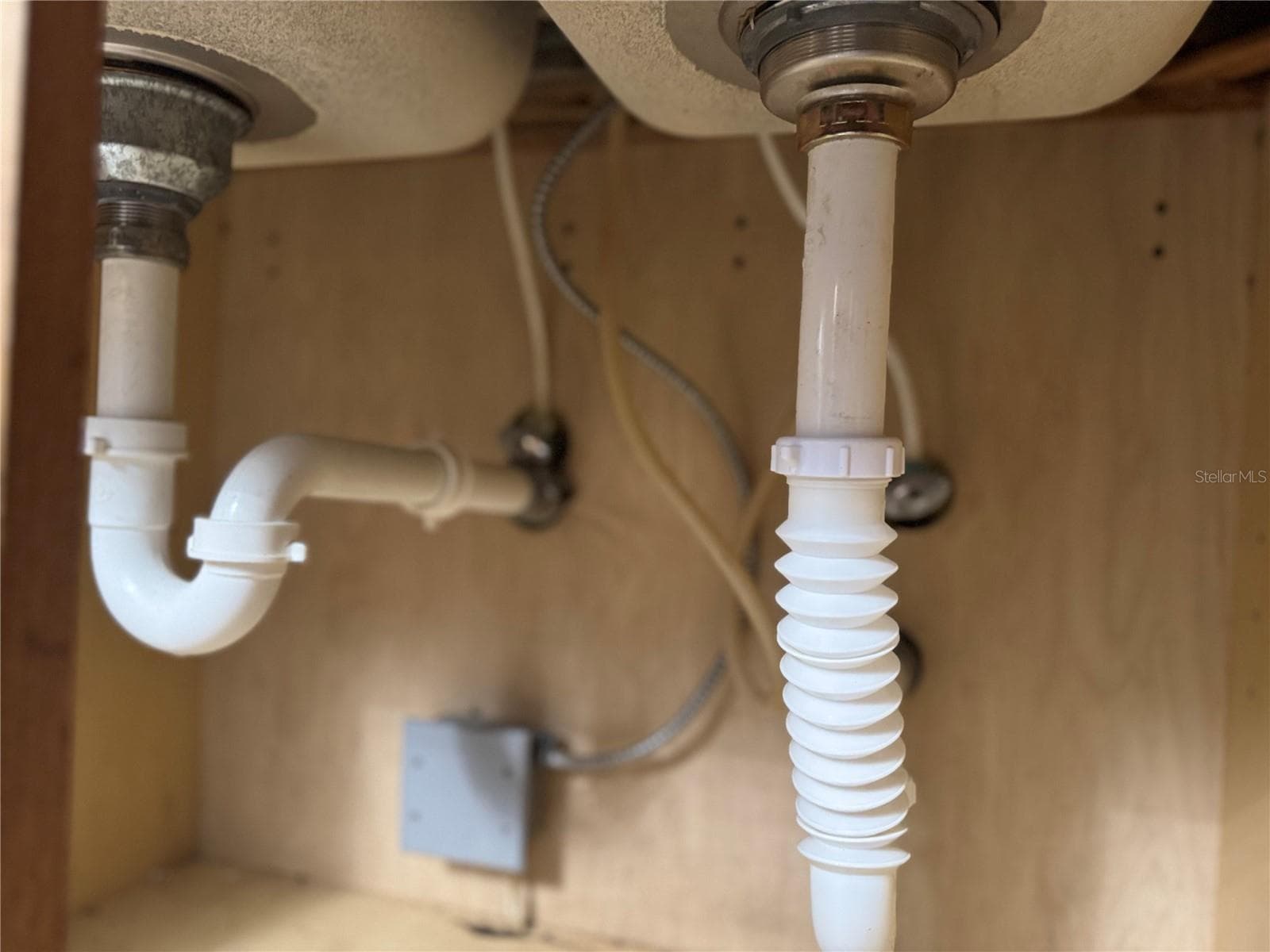 NEW UPDATED KITCHEN SINK PLUMBING - 2884 SOMERSET PARK DR #2907, TAMPA