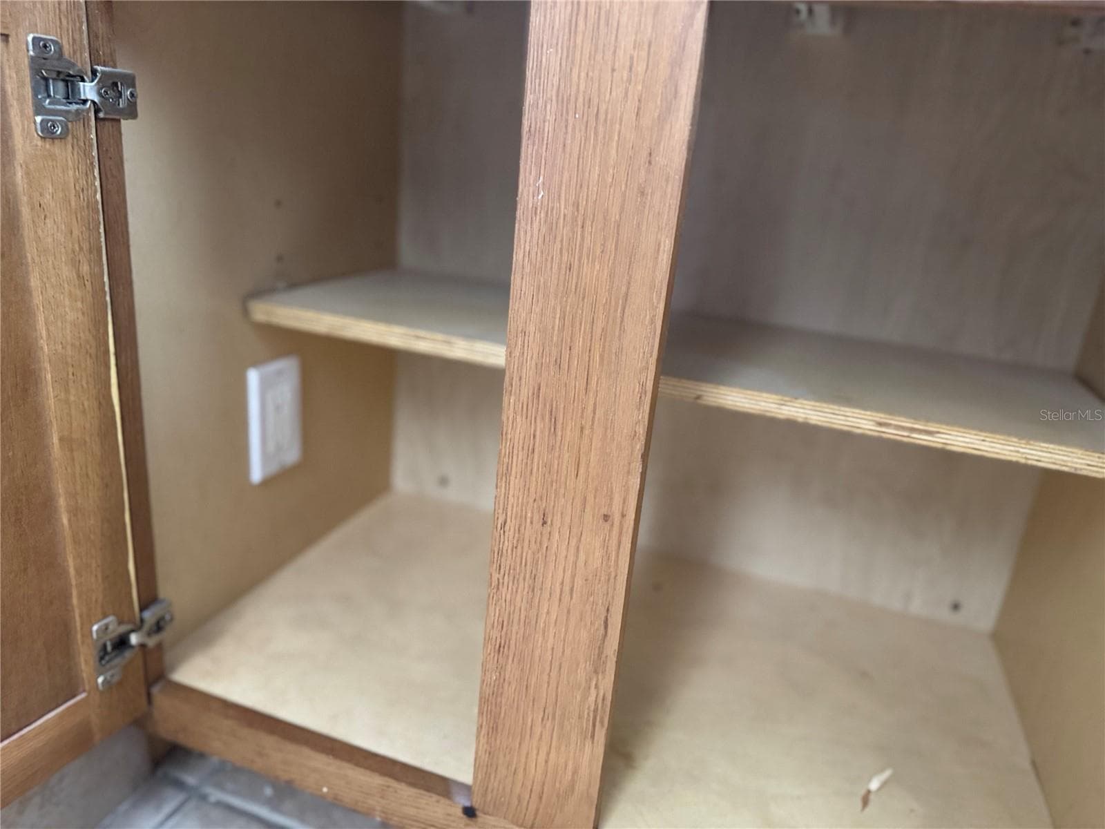 UNDER COFFEE STATIONCABINET - 2884 SOMERSET PARK DR #2907, TAMPA