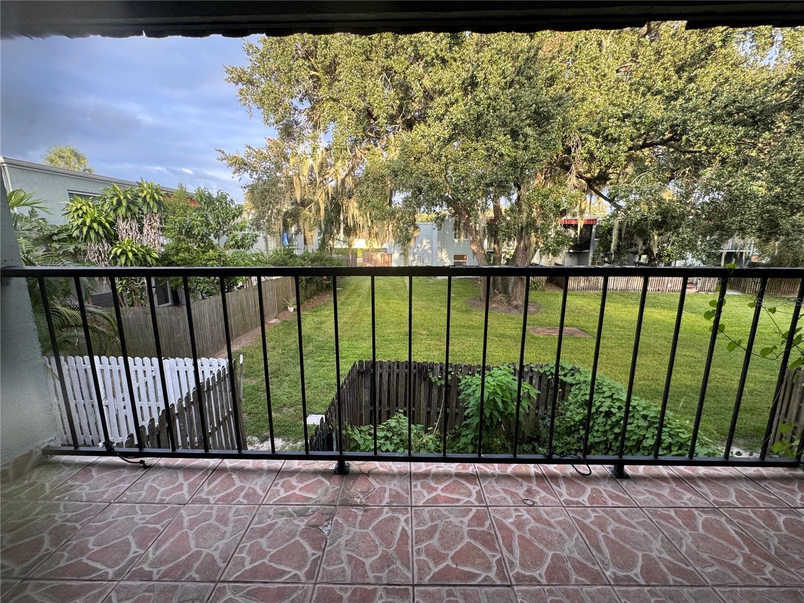 UPPER VIEWING & SERENITY BALCONY - 2884 SOMERSET PARK DR #2907, TAMPA