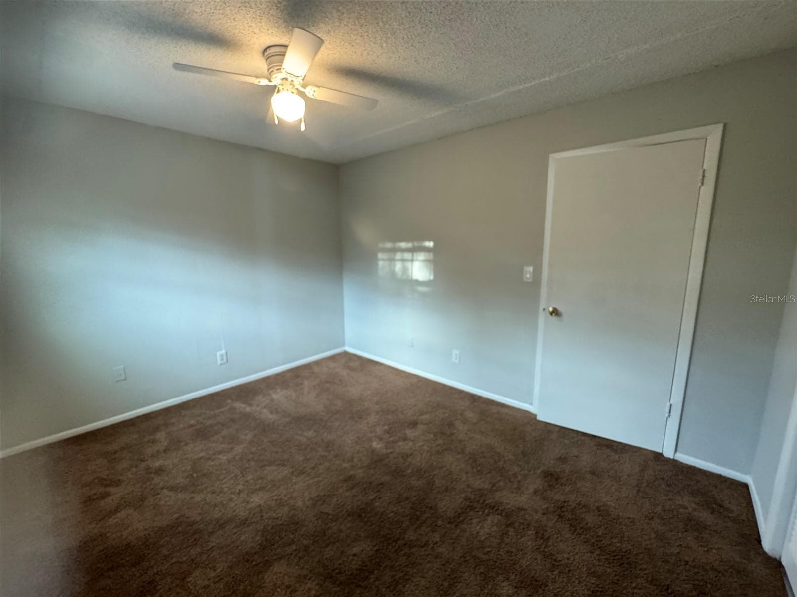 GUEST BEDROOM FROM WINDOW WALL & CLOSET CORNER - 2884 SOMERSET PARK DR #2907, TAMPA